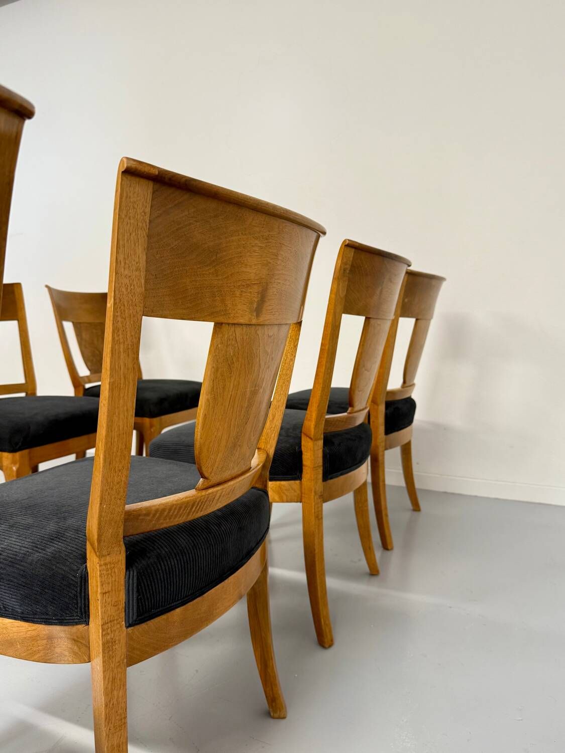 Set of 8 19th century Biedermeier art deco chairs in walnut with new upholstery