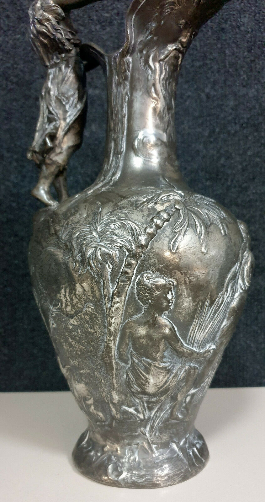 Verseuse époque Art Nouveau en étain a patine argentée