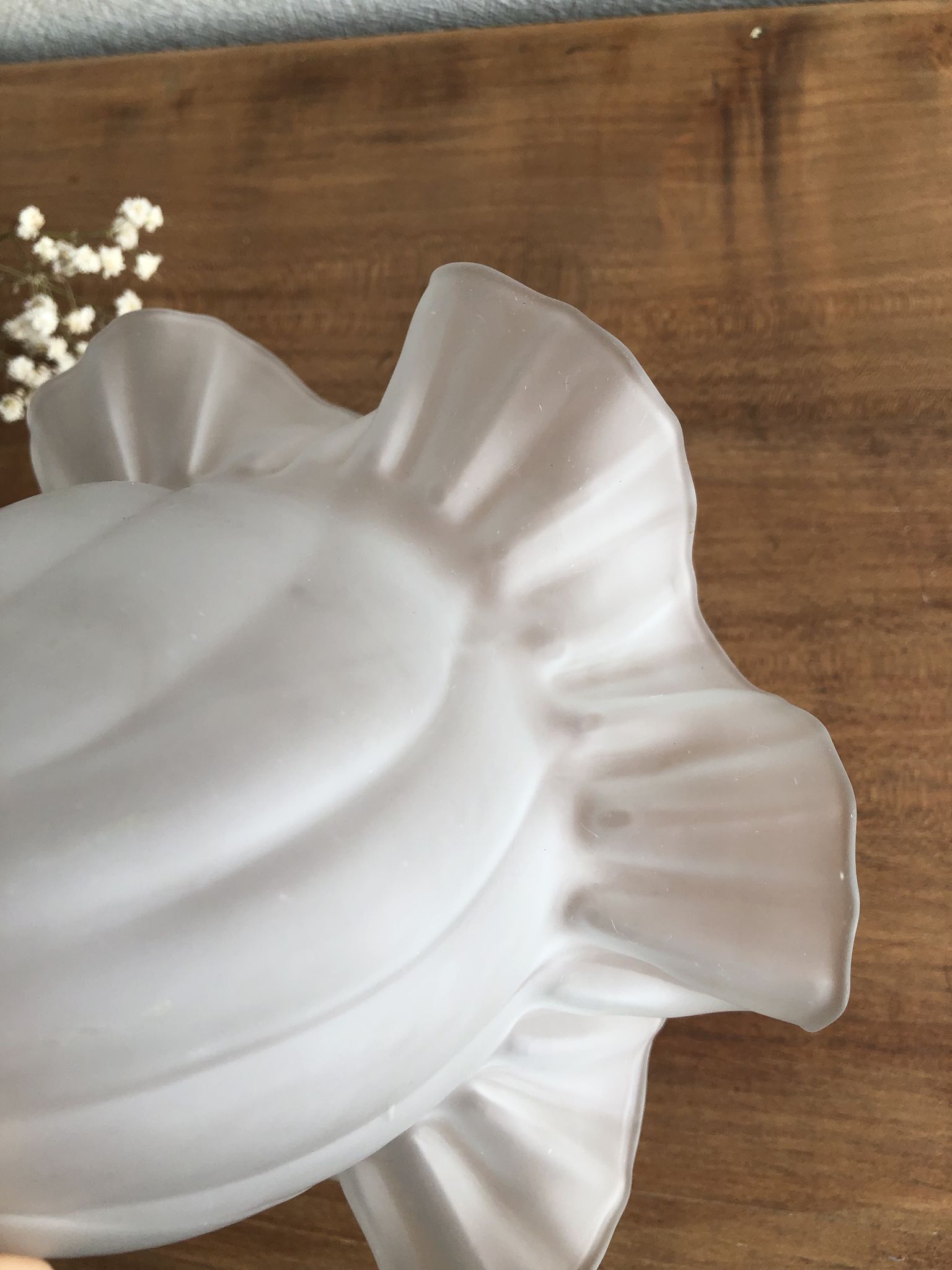 Globe tulip point luminaire