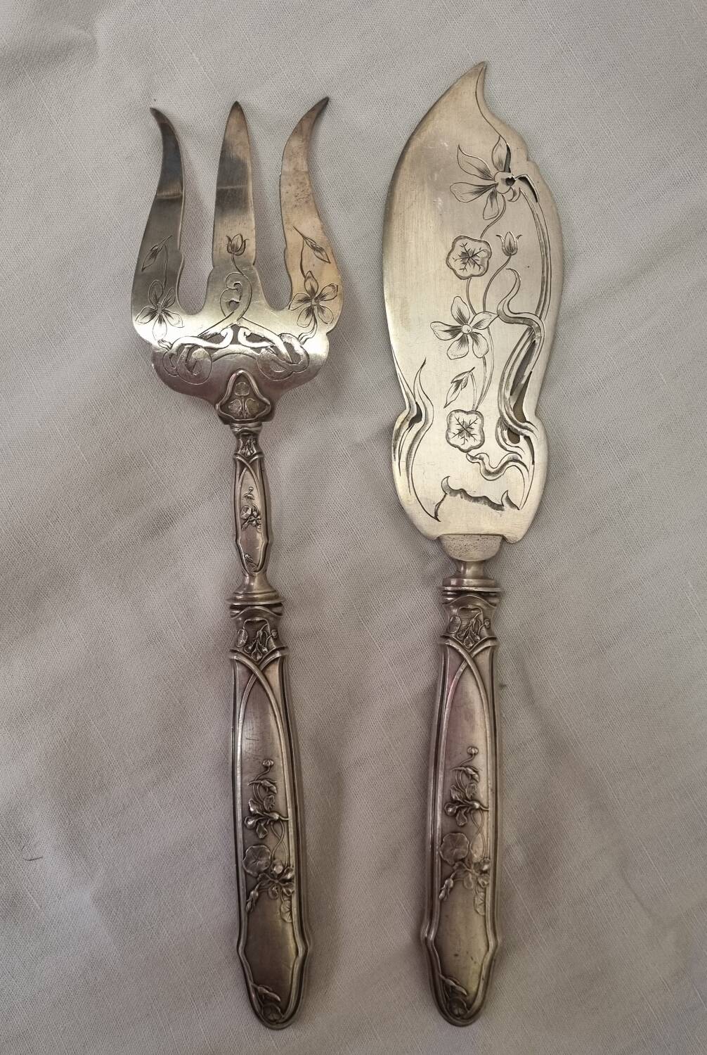 Silver fish serving cutlery