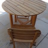 Table and 2 folding garden chairs in natural wood