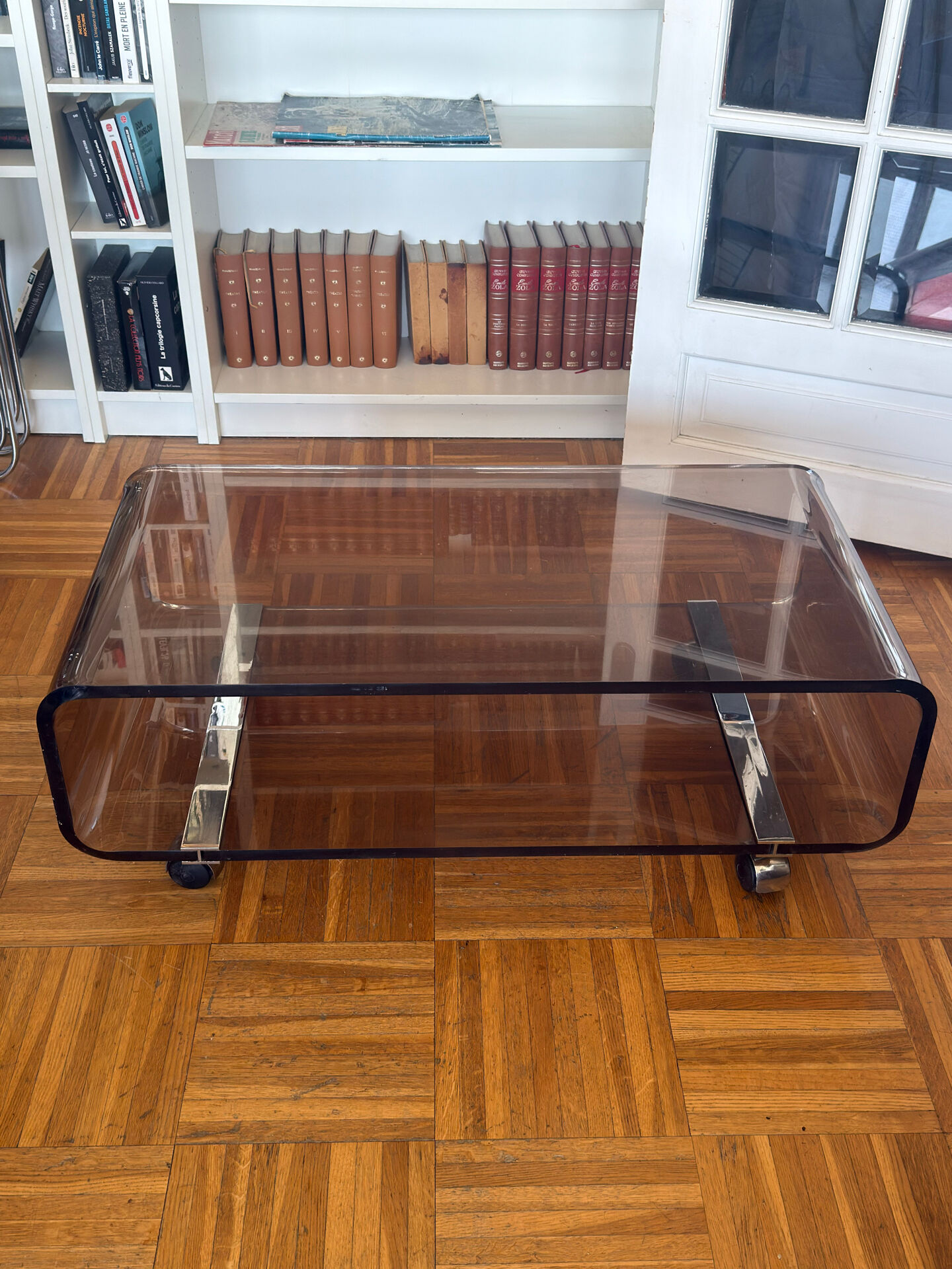 Table basse en Plexiglas fumé Michel Dumas