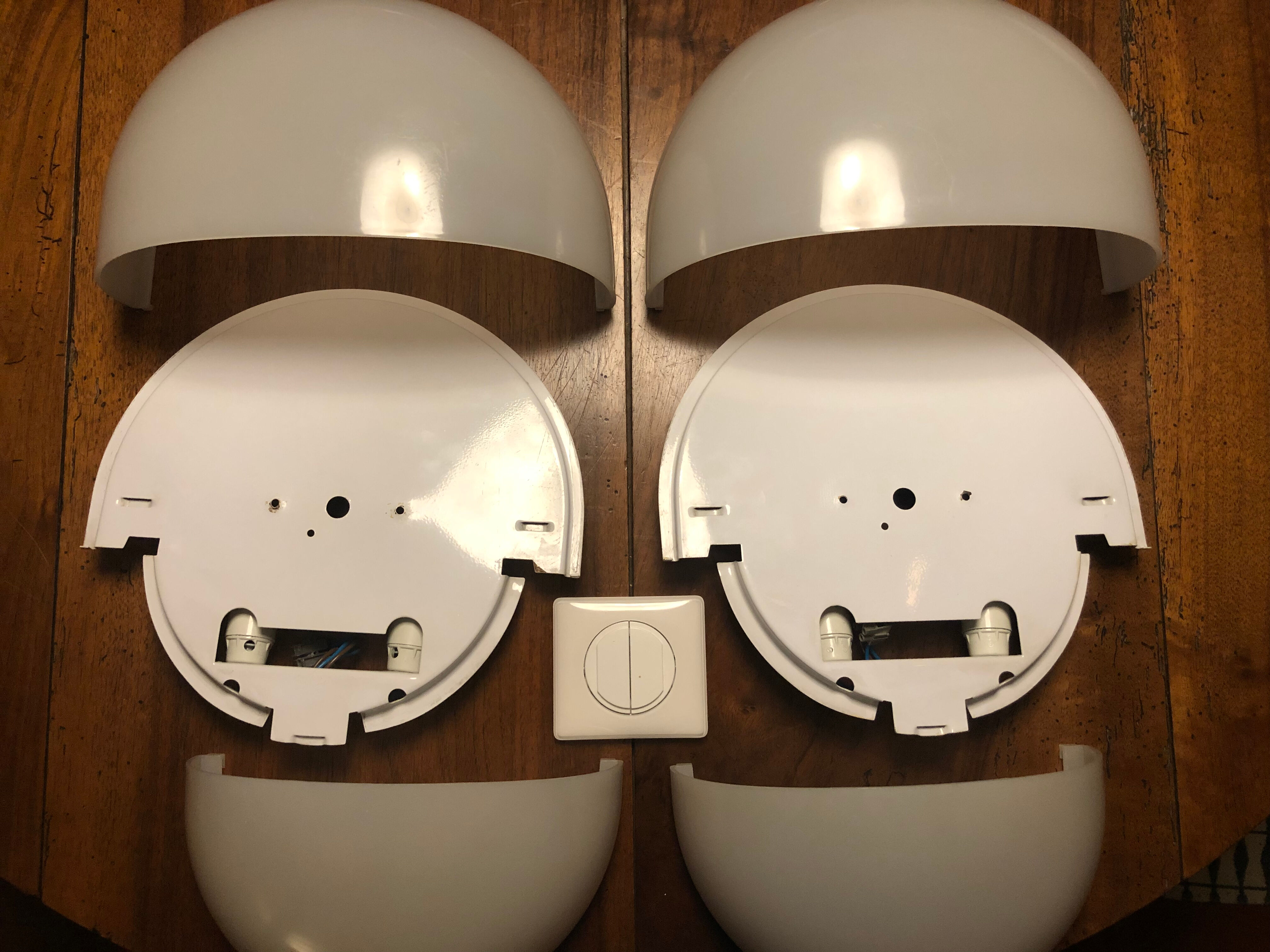 Pair of design wall lamps by Vico Magistretti for Artemide, 1970