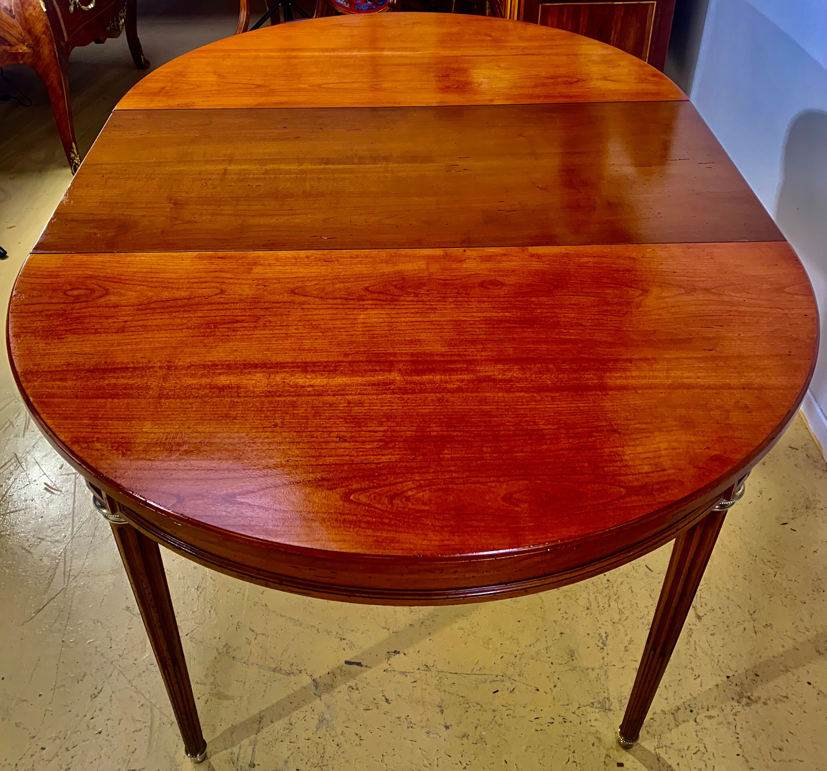 Louis XVI style table in cherry with 2 extensions
