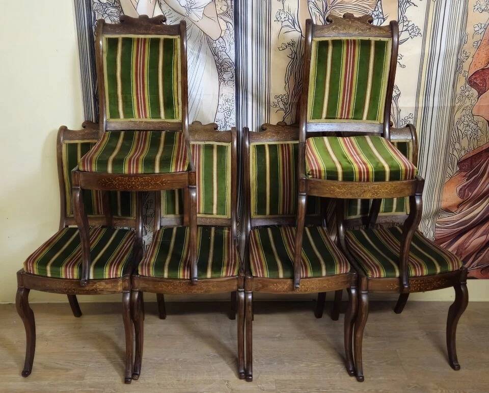 Suite de six chaises d’époque Charles X, en palissandre finement marqueté