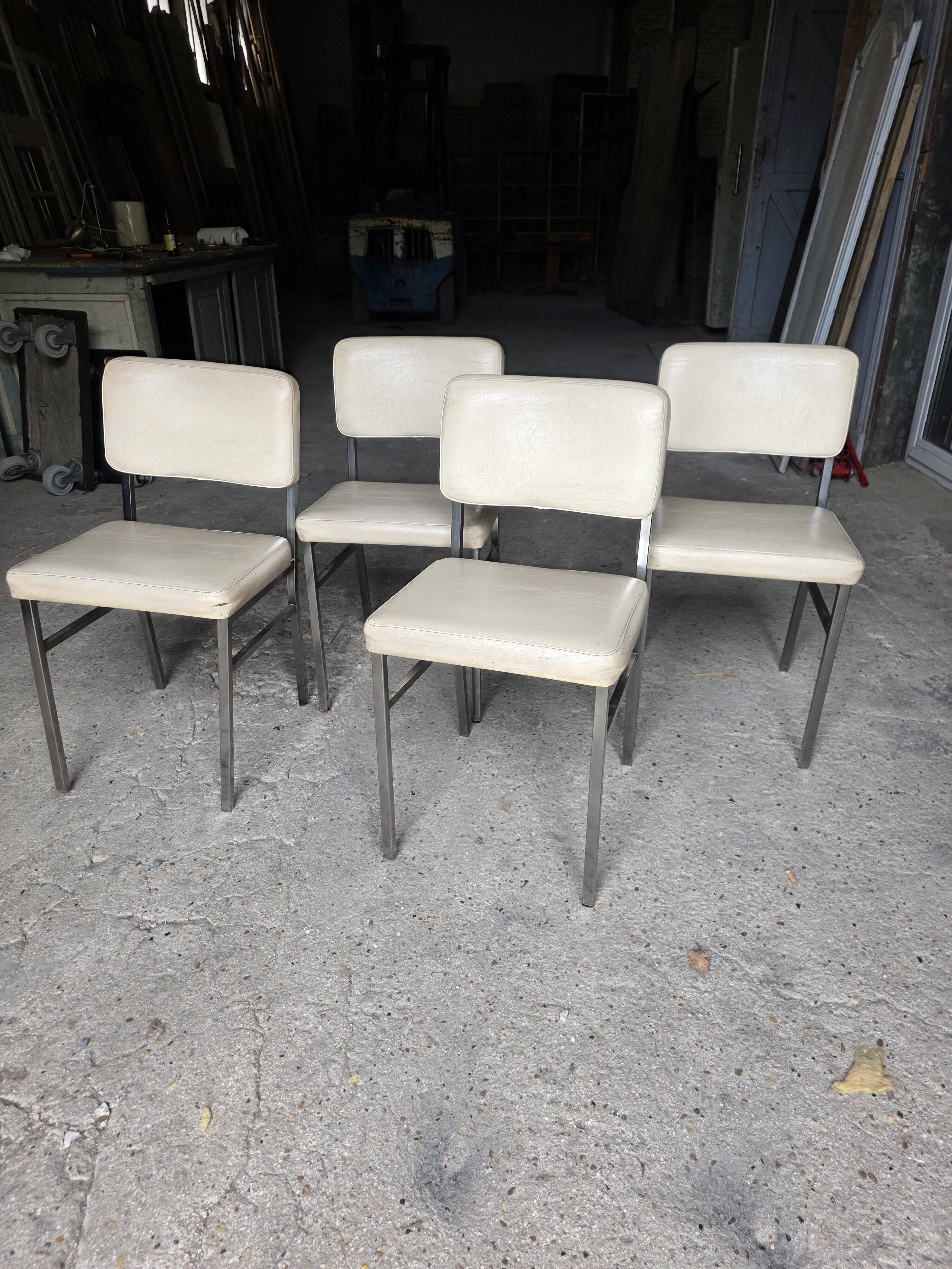 4 chrome metal chairs with faux leather from the 1970s.