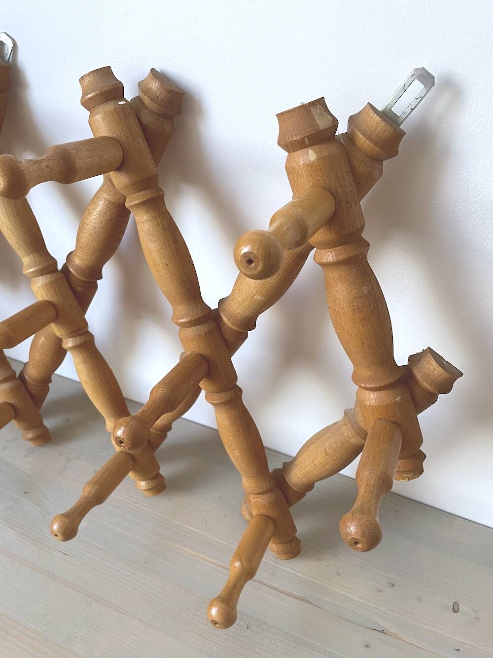 Wall accordion coat rack in light wood