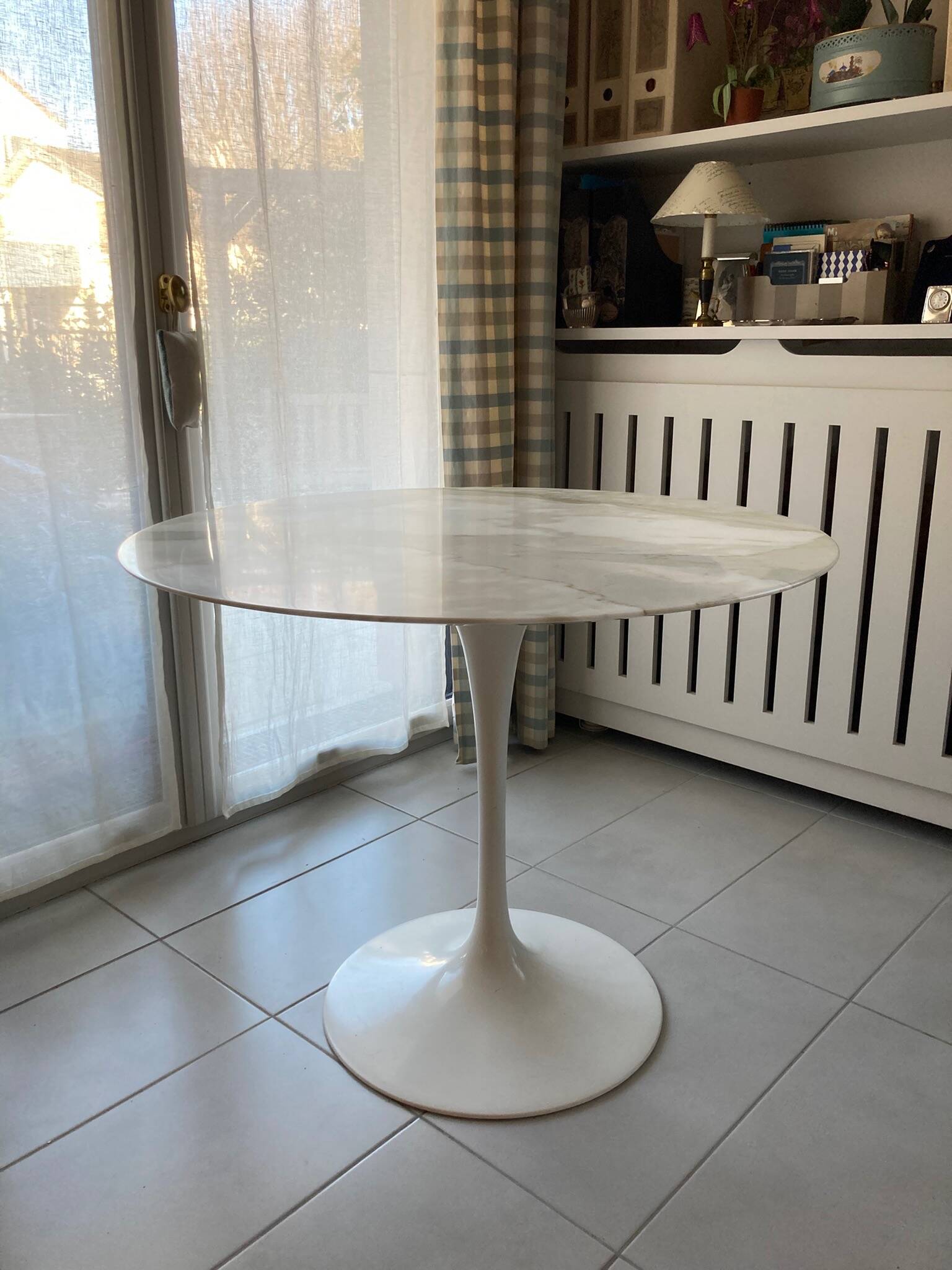 KNOLL TABLE SAARINEN MODEL WHITE