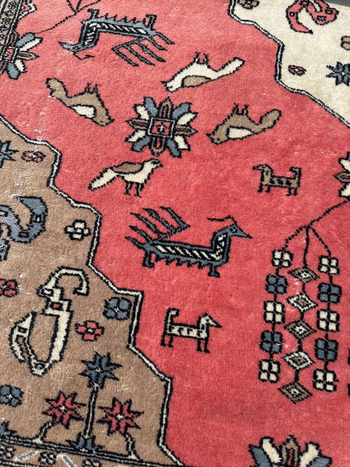 Handmade pink Pakistani rug