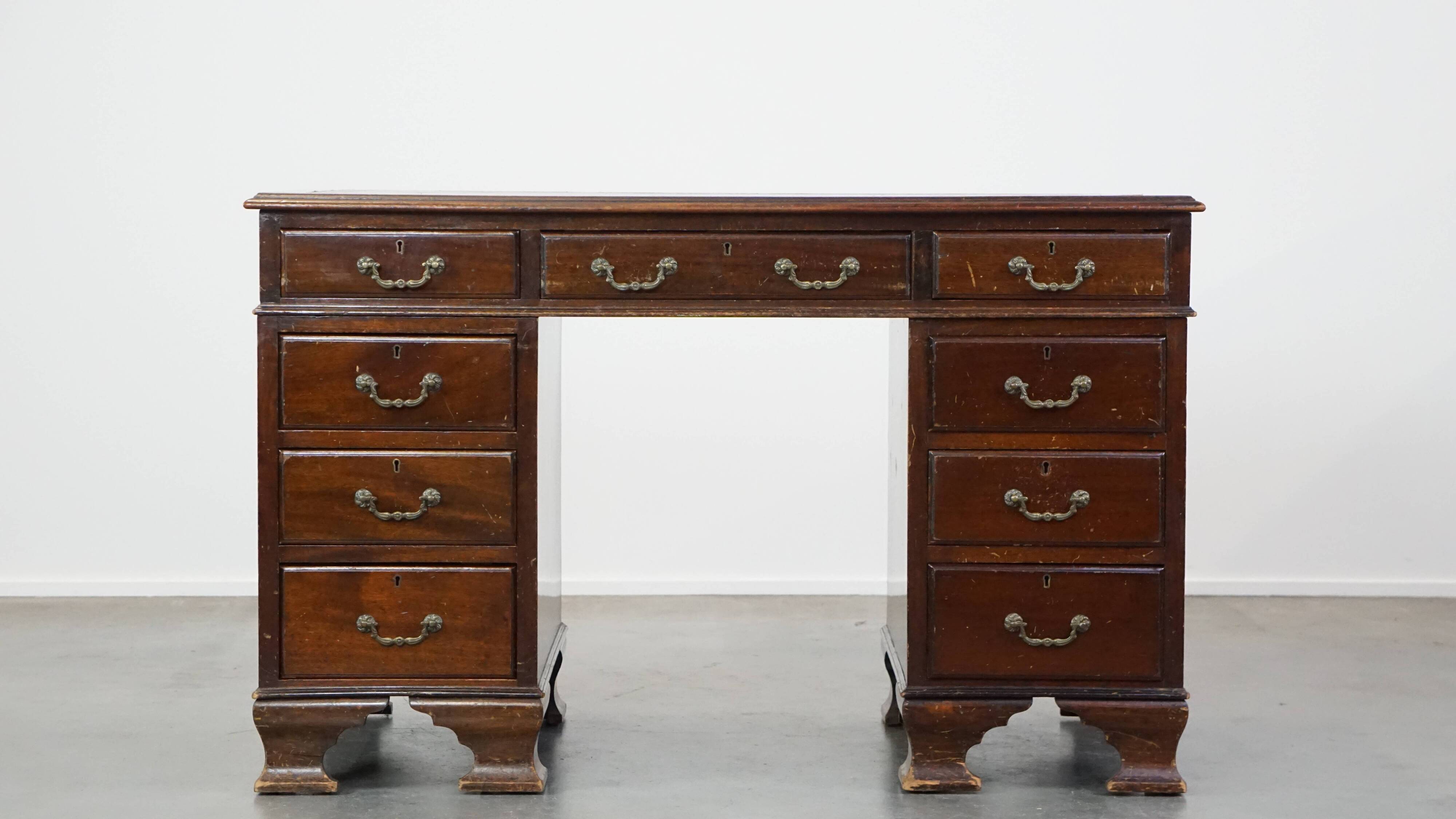 Bureau anglais 9 tiroirs en bois et cuir