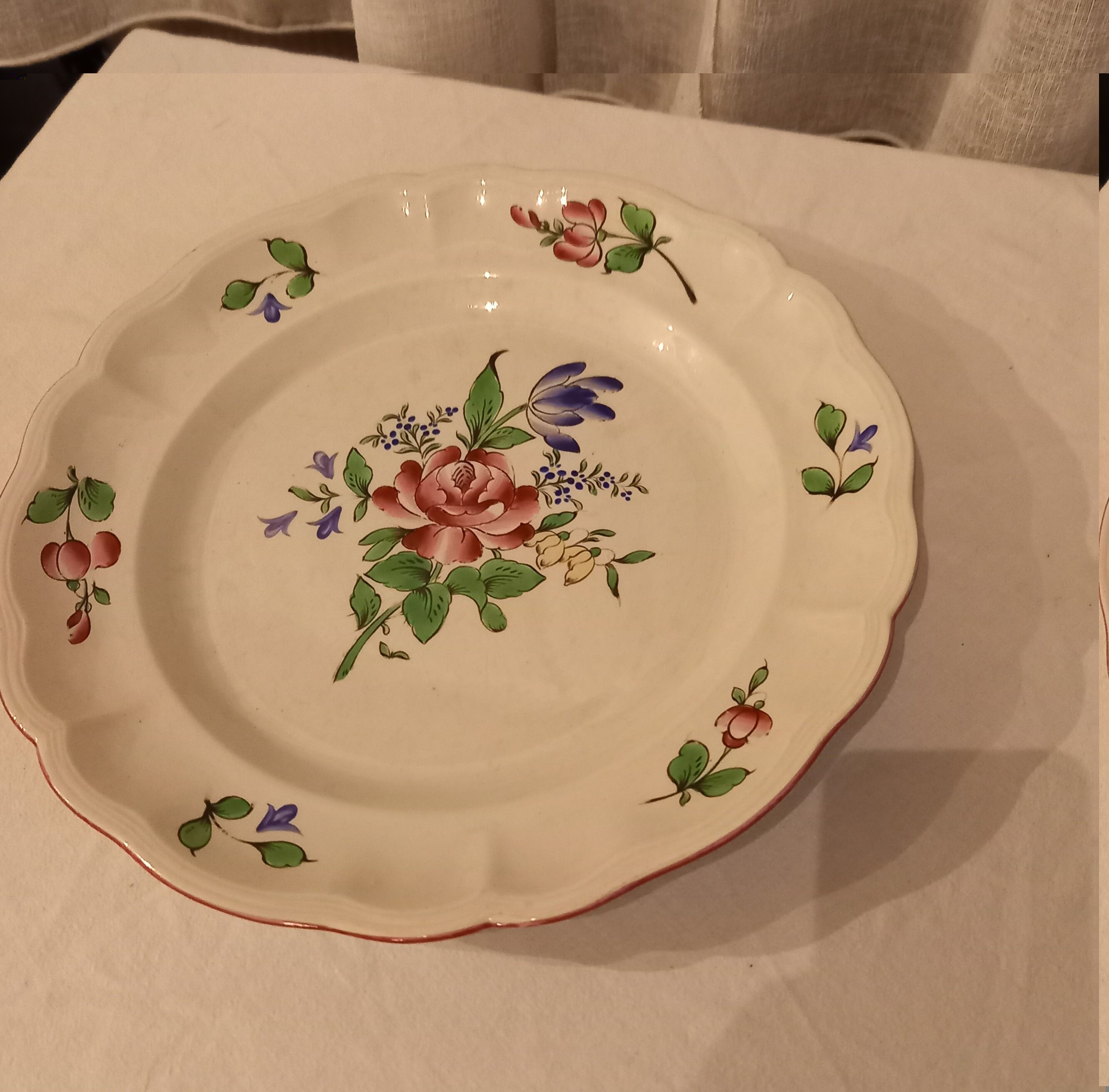 Plat assiette de service en porcelaine Lunéville fleurs tulipe-rose début du XXeme siecle