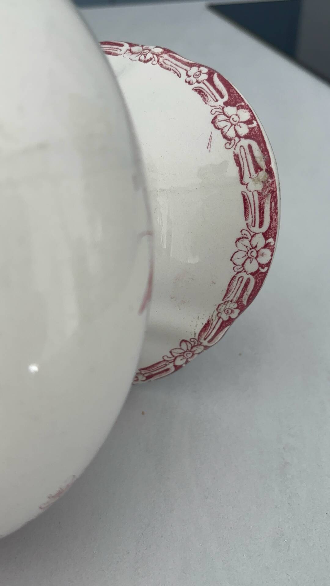 Antique toilet bowl in ironstone Lilas Creil and Montereau – Pic