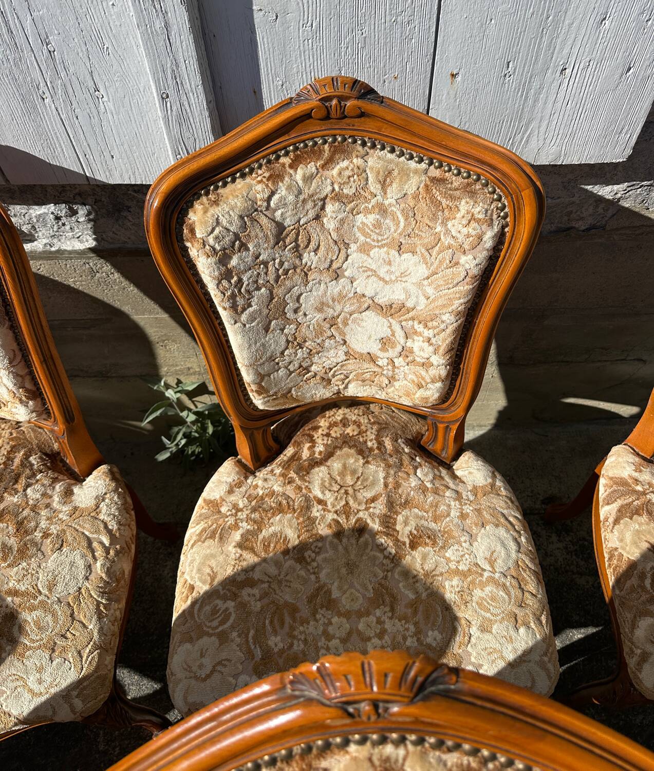 8 cherry wood chairs in Louis XV style with velvet upholstery.