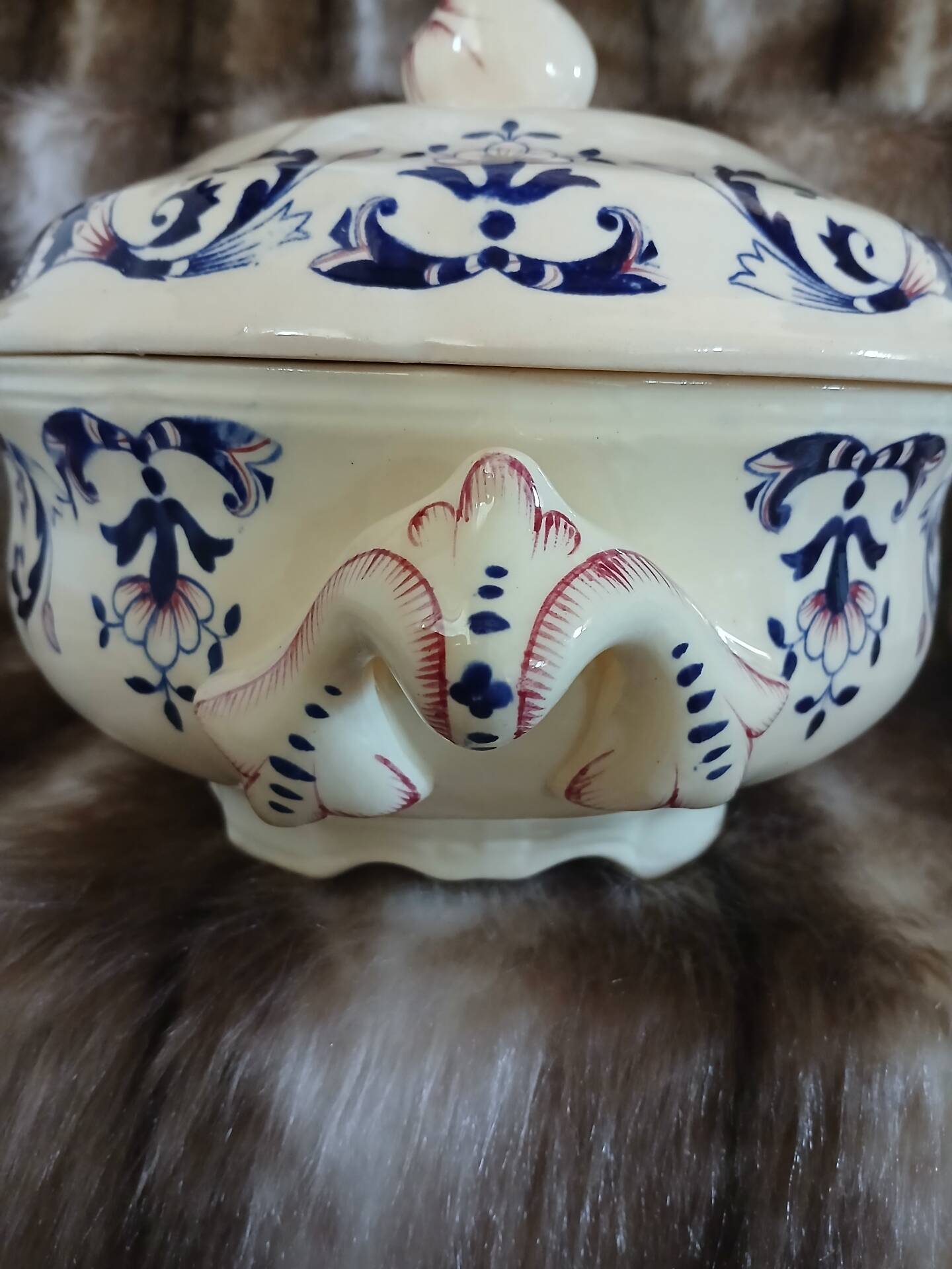 Small soup tureen in Longchamp ironstone.