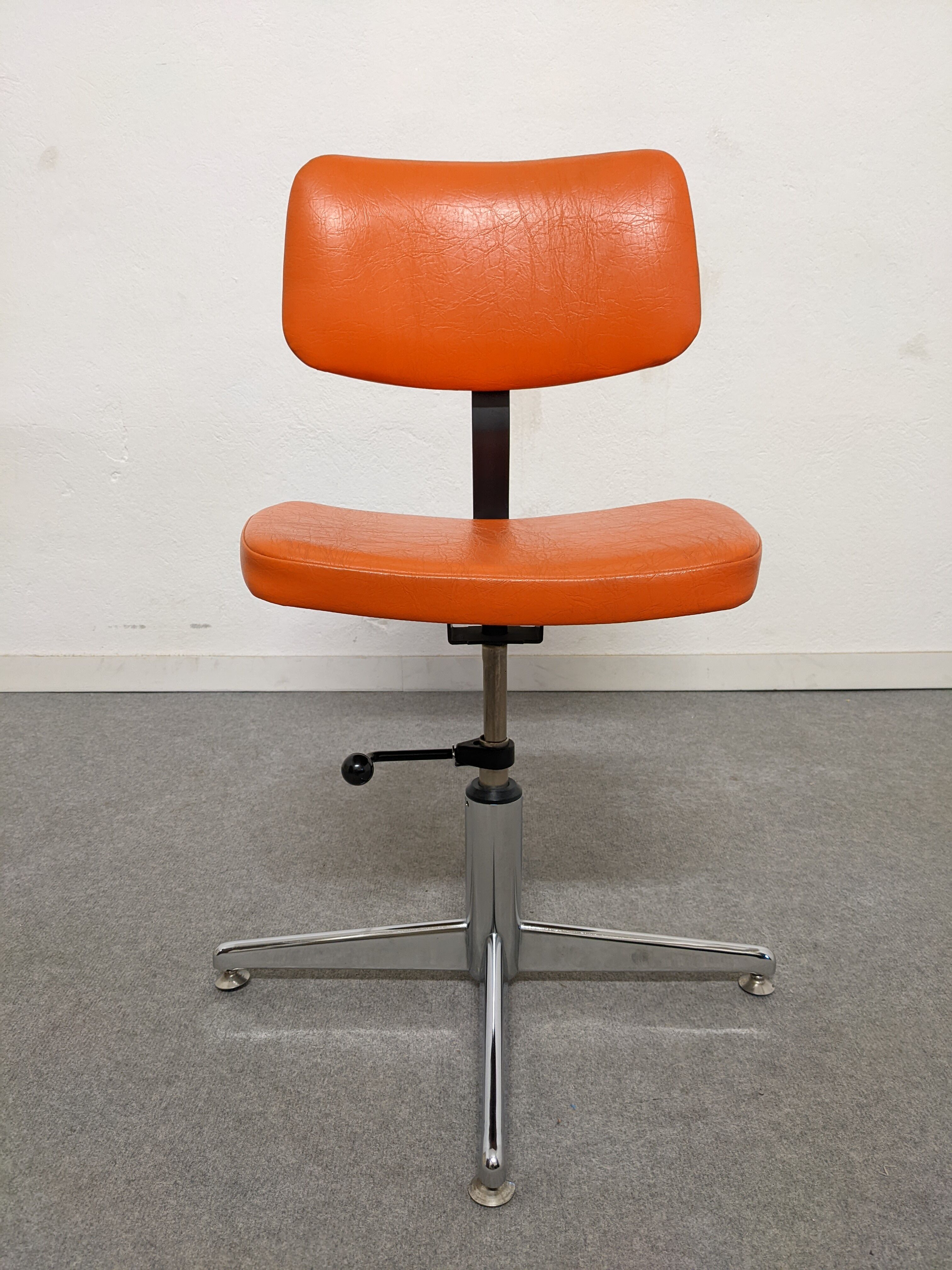 Swivel office chair from the 60s/70s