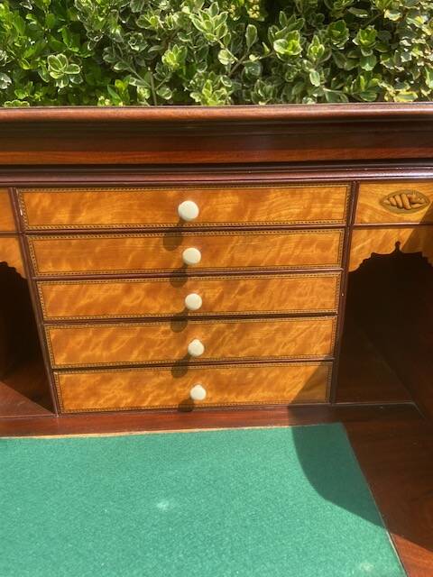 Scribanne chest of drawers