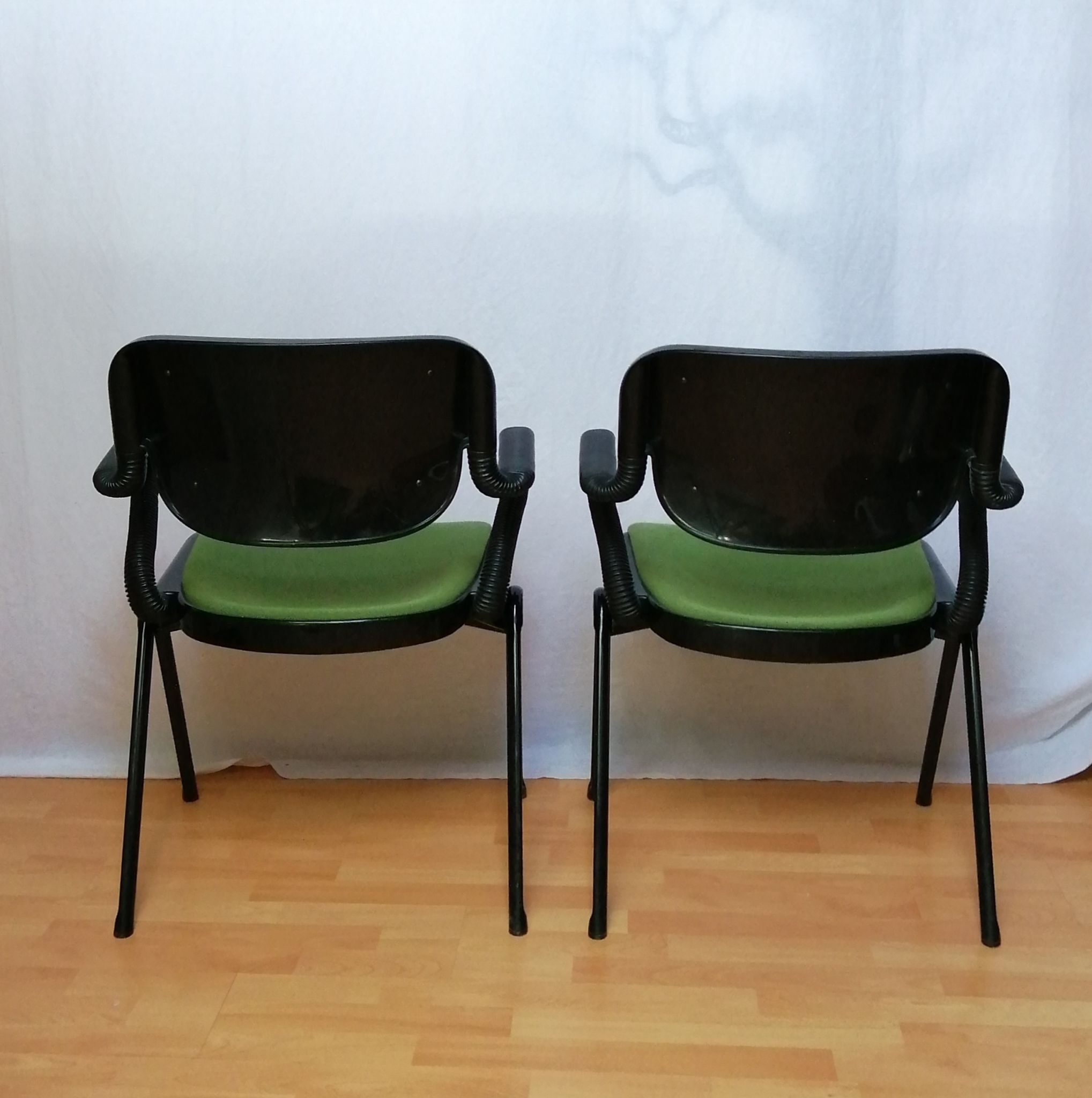 Paire de fauteuils vert modèles Vertebra de Giancarlo Piretti pour Castelli 1976