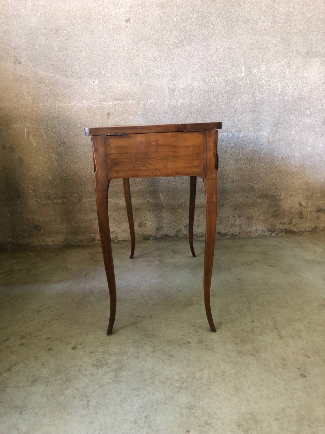 Former dressing table