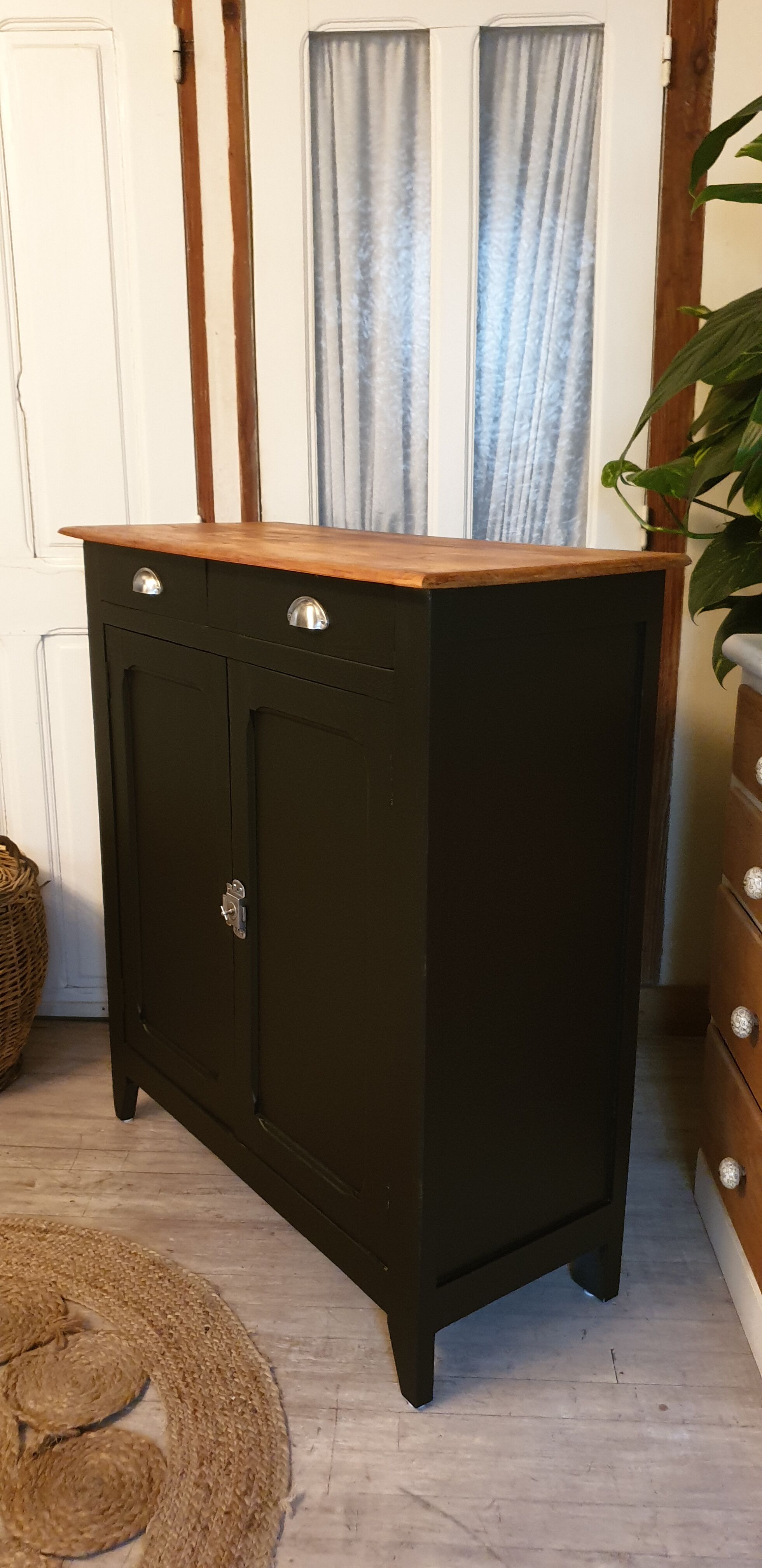 Black Parisian buffet