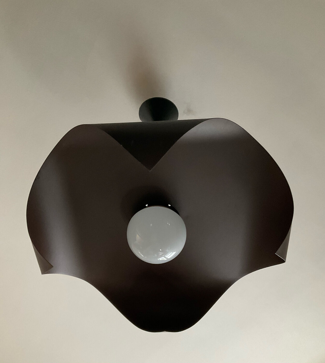 Design suspension in folded metal