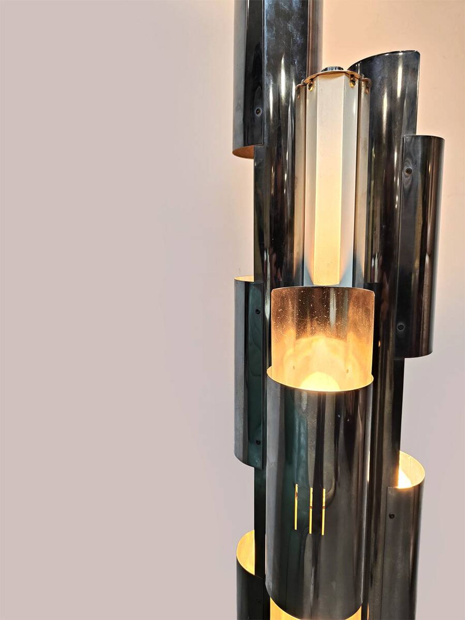 Lampe de sol en métal chromé au design vintage italien des années 1970