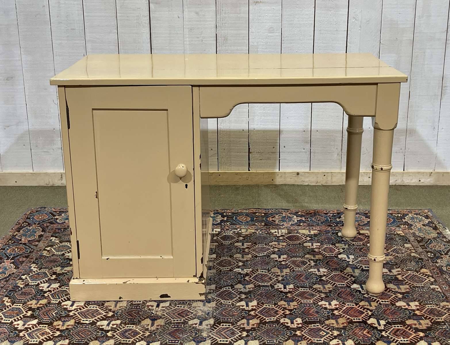 Bureau anglais en chêne et noyer du début XXème