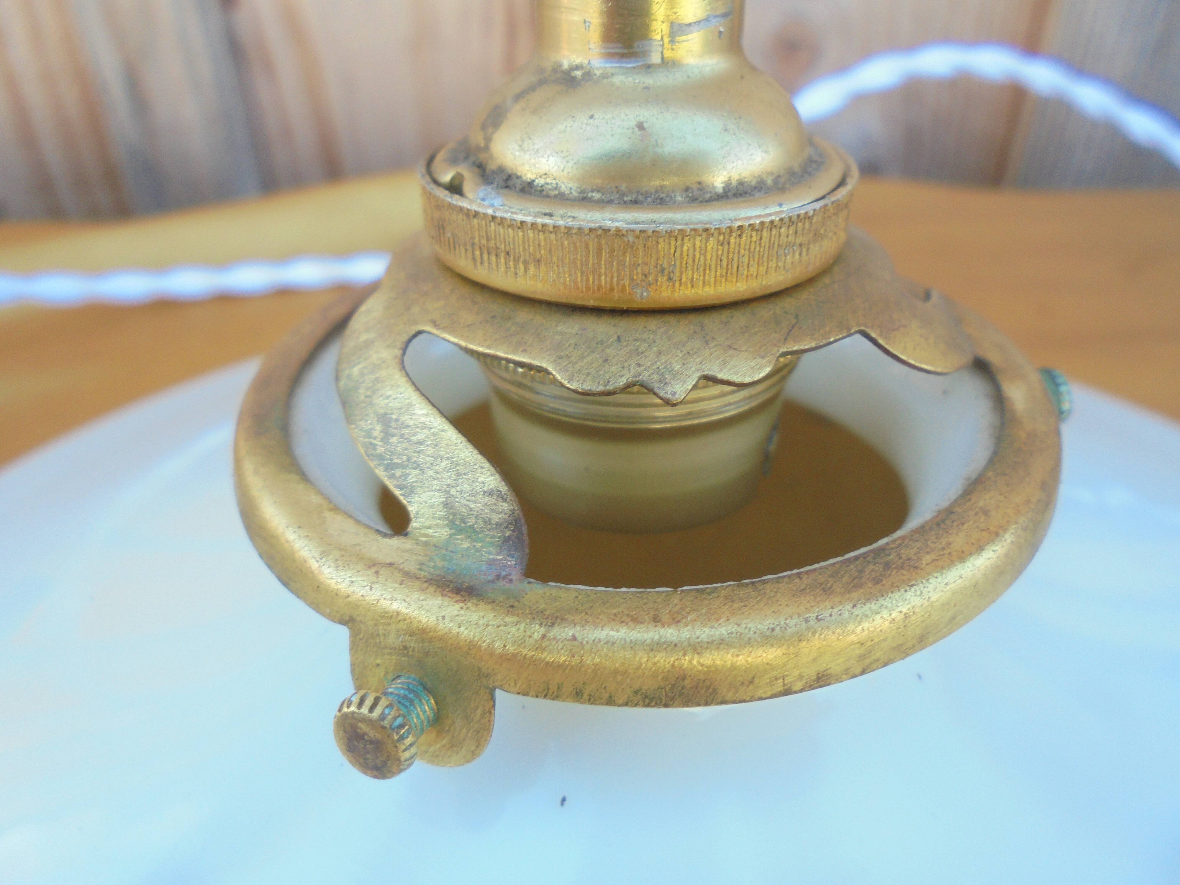 White opaline suspension complete with claw wire, socket and ceiling light