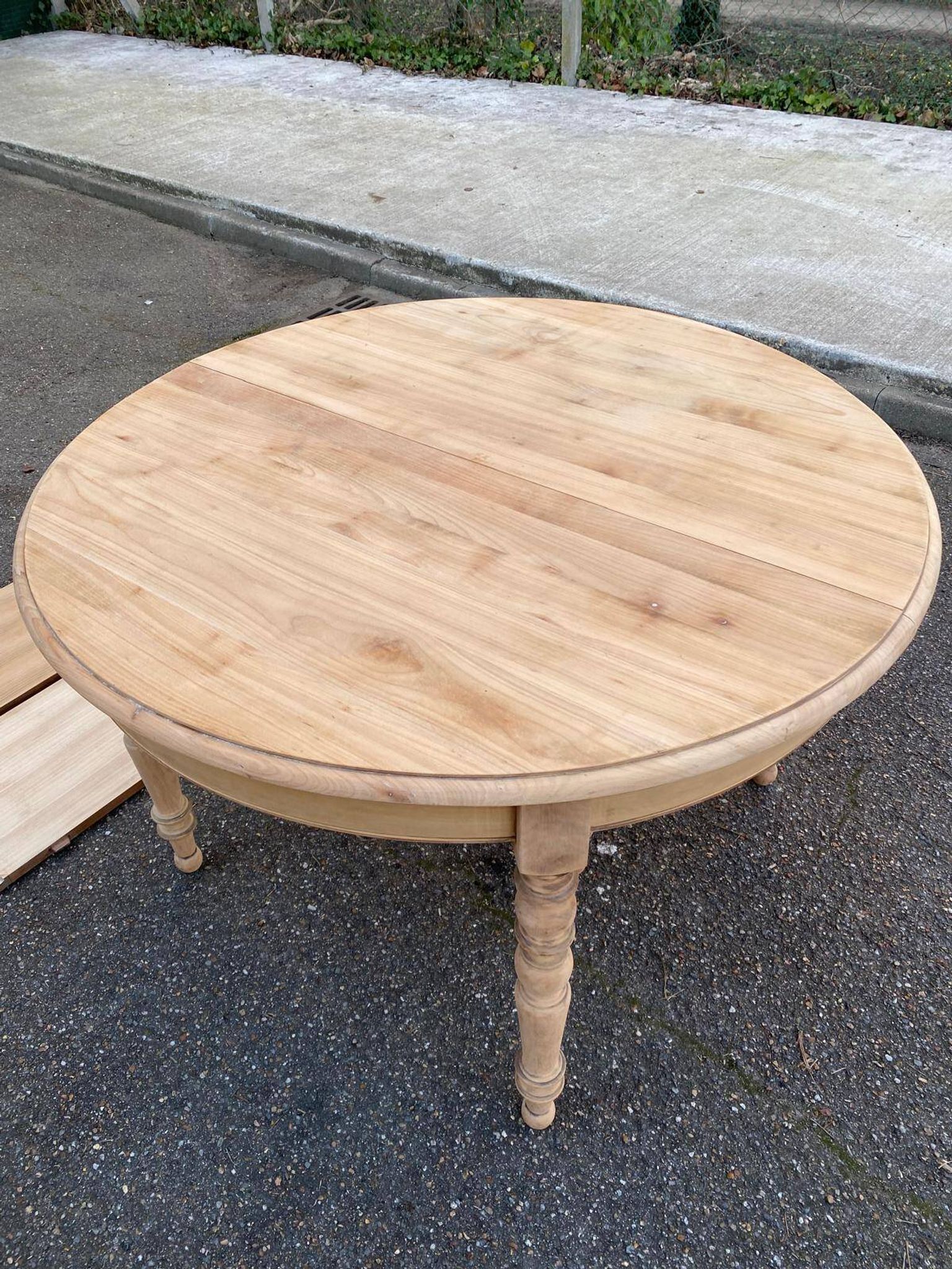 Renovated Louis Philippe round extendable dining table 118-200cm 19th century