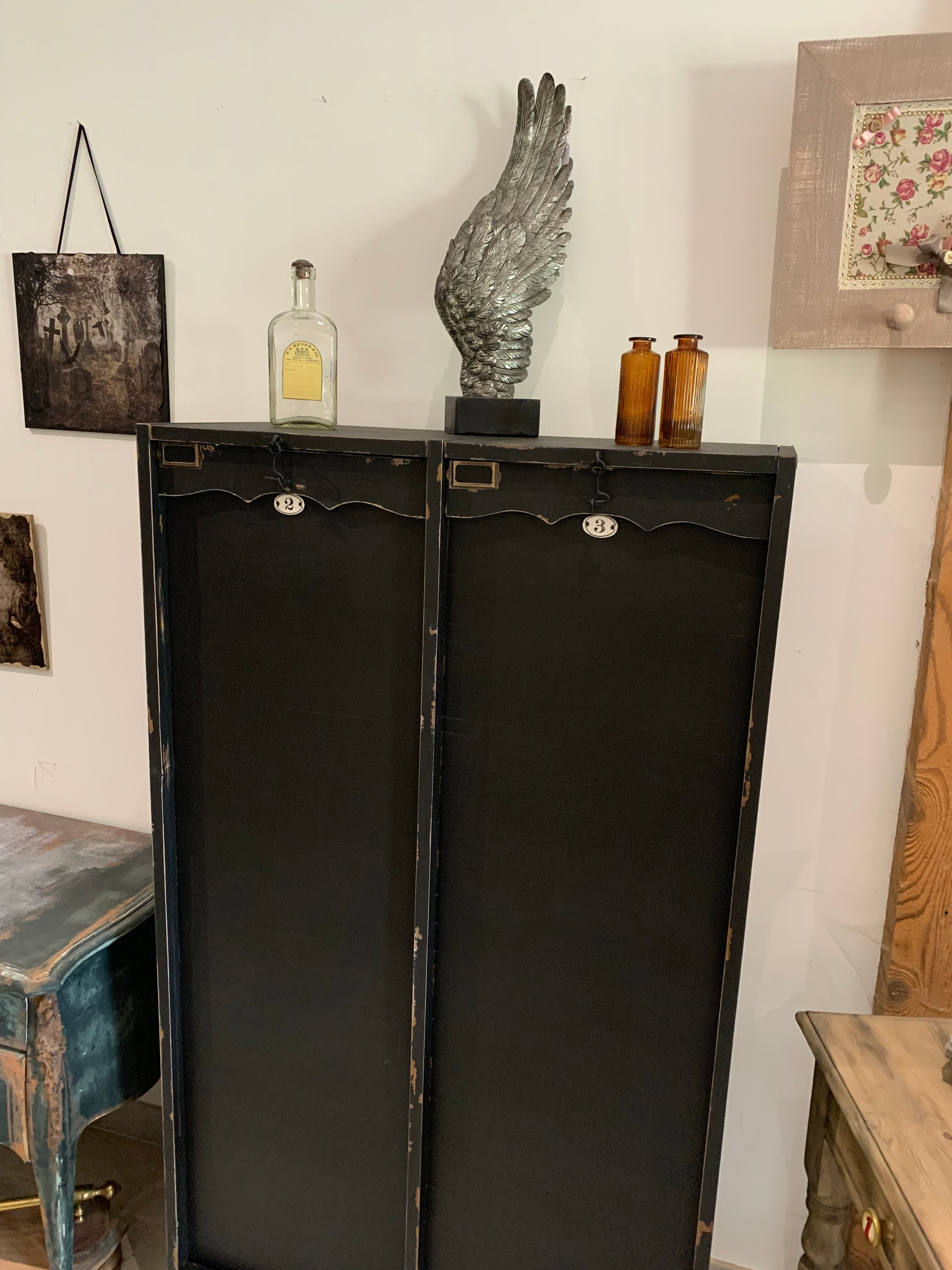 Curtain binder cabinet