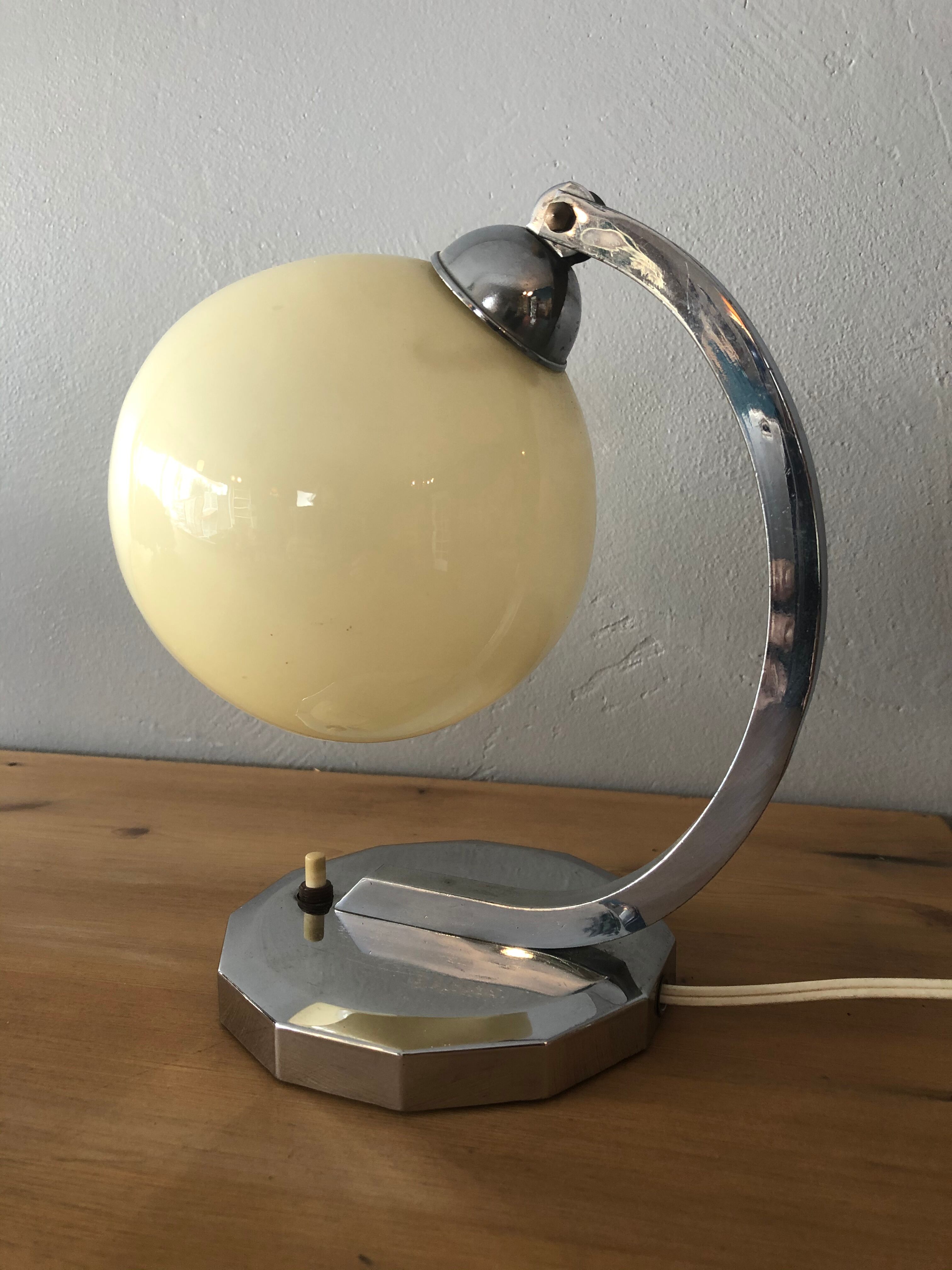Art deco lamp