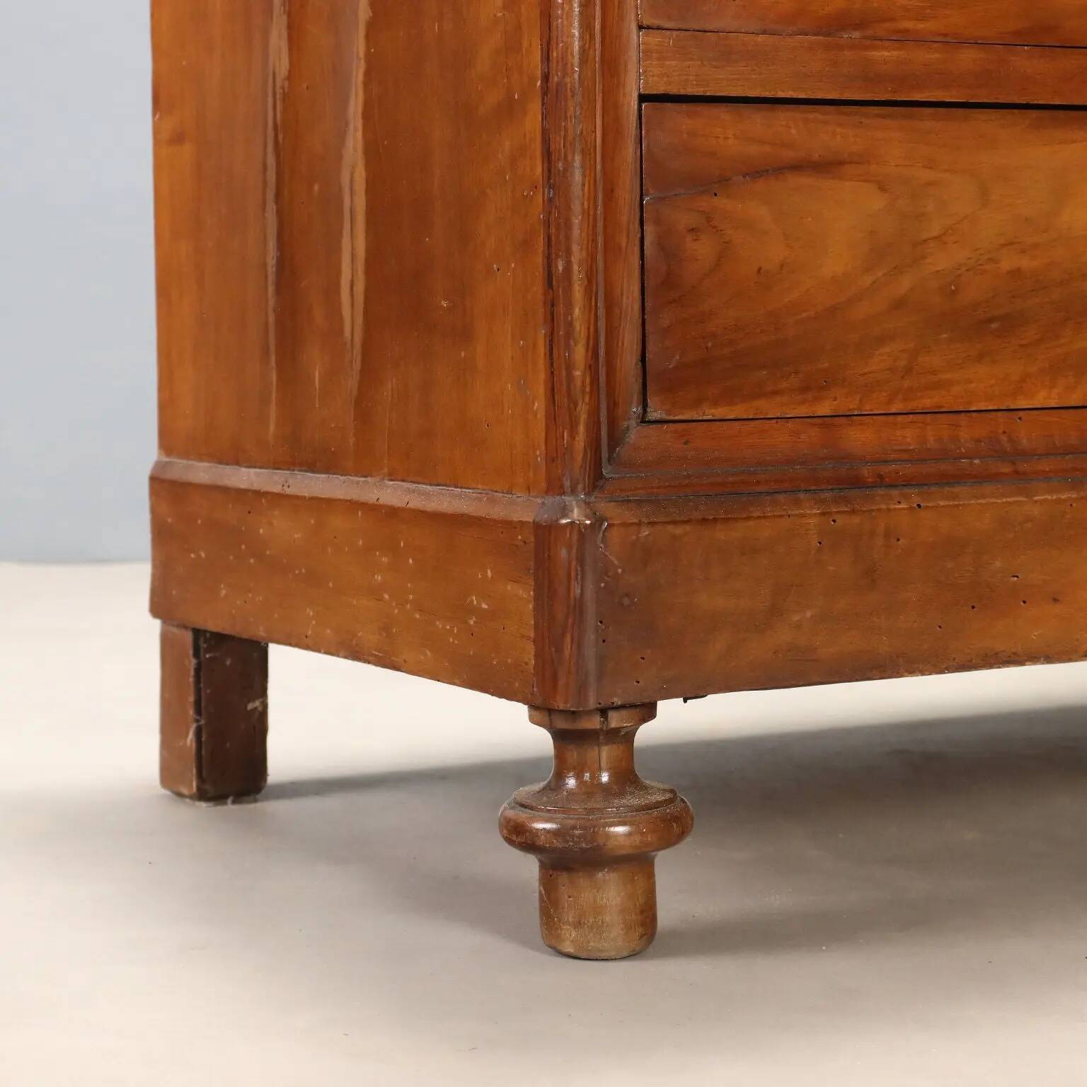 Commode ancienne Louis-Philippe en noyer, Italie, XIXe siècle