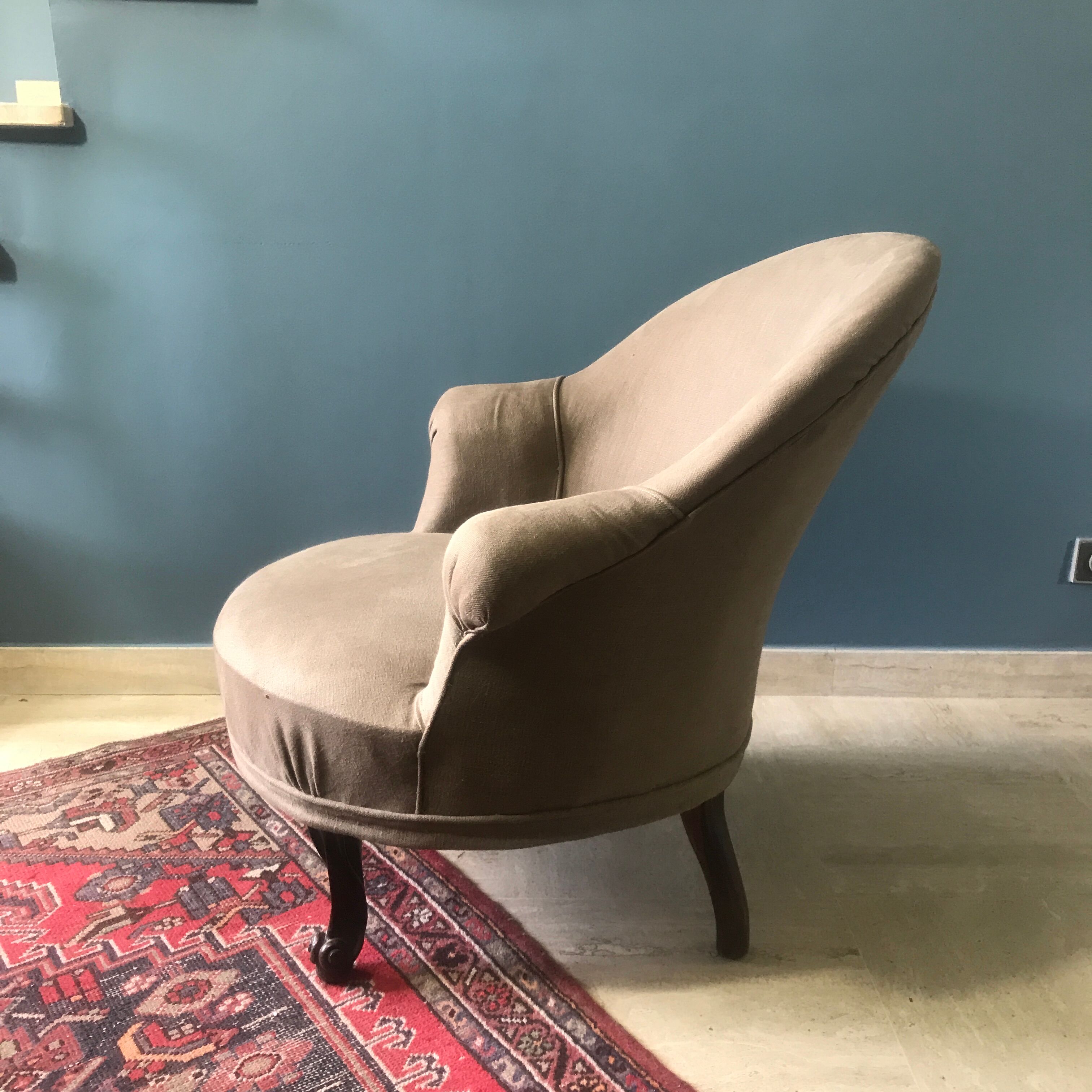 Old toad chair