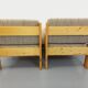 Suite de 2 fauteuils chauffeuses vintage en pin et tissu des années 70
