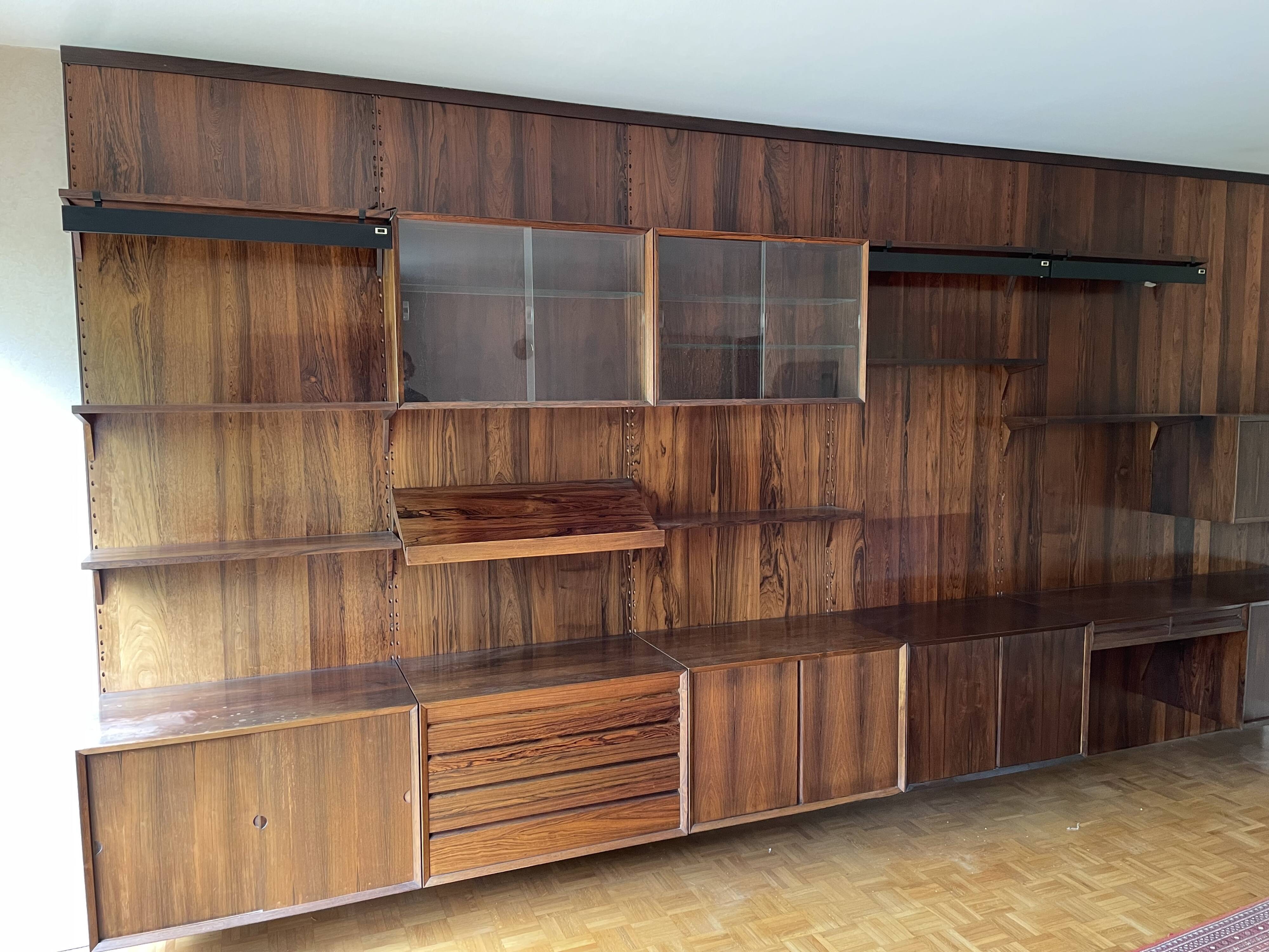 "Royal" wall system by Poul Cadovious