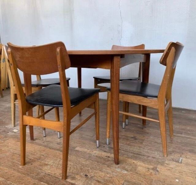 Round table in teak with vintage butterfly extension from the 1960s