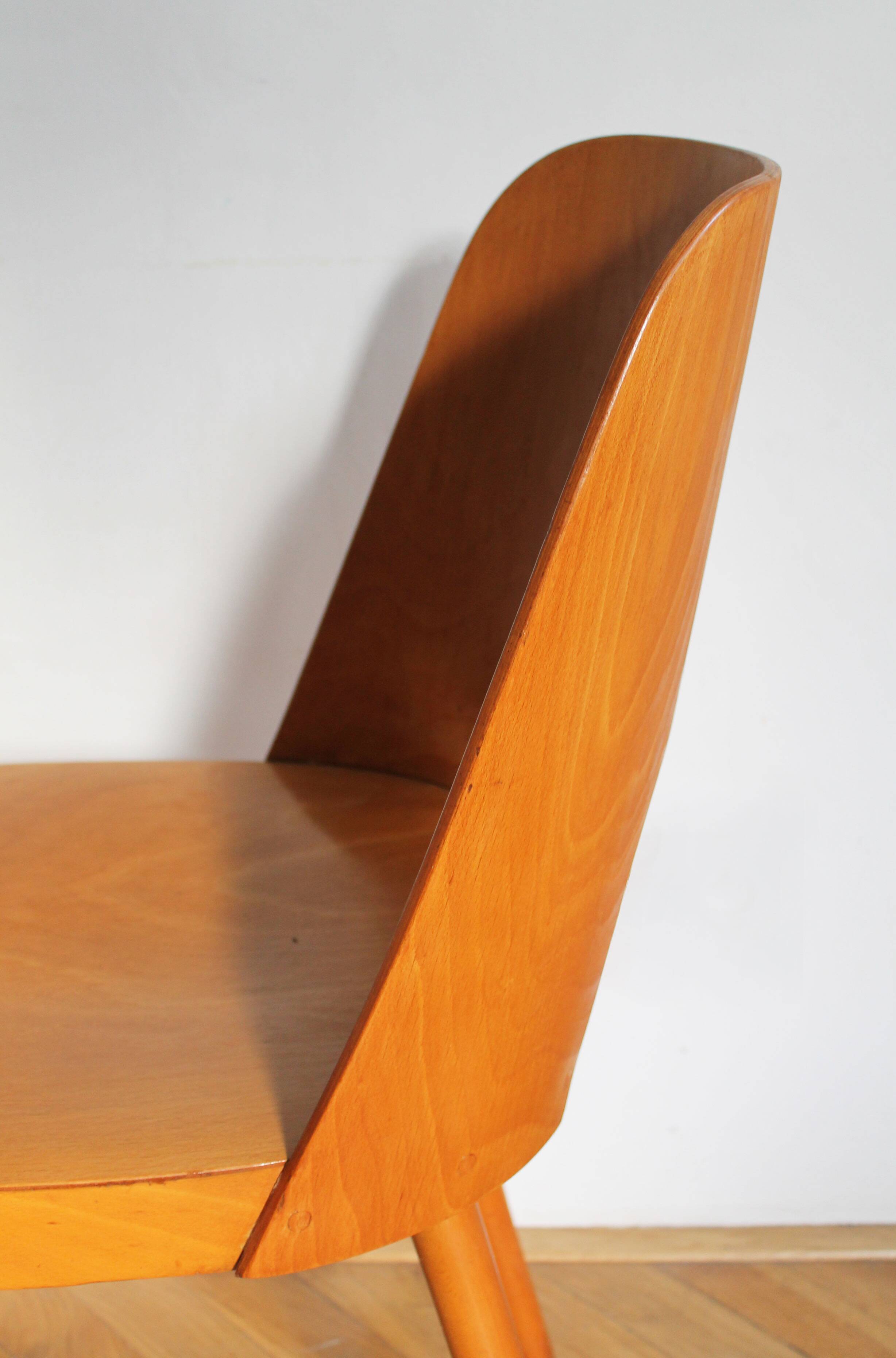 Paire de chaises de salle à manger du milieu du siècle n° 515 par Oswald Haerdtl pour la société TON