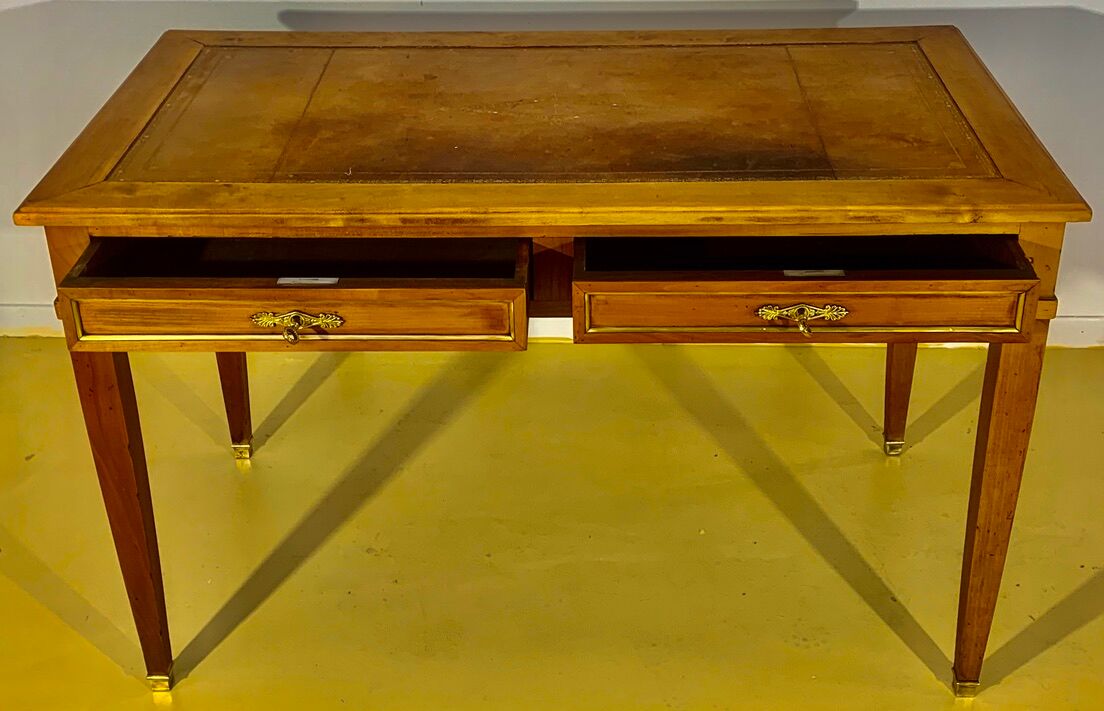 Bureau de style Louis XVI