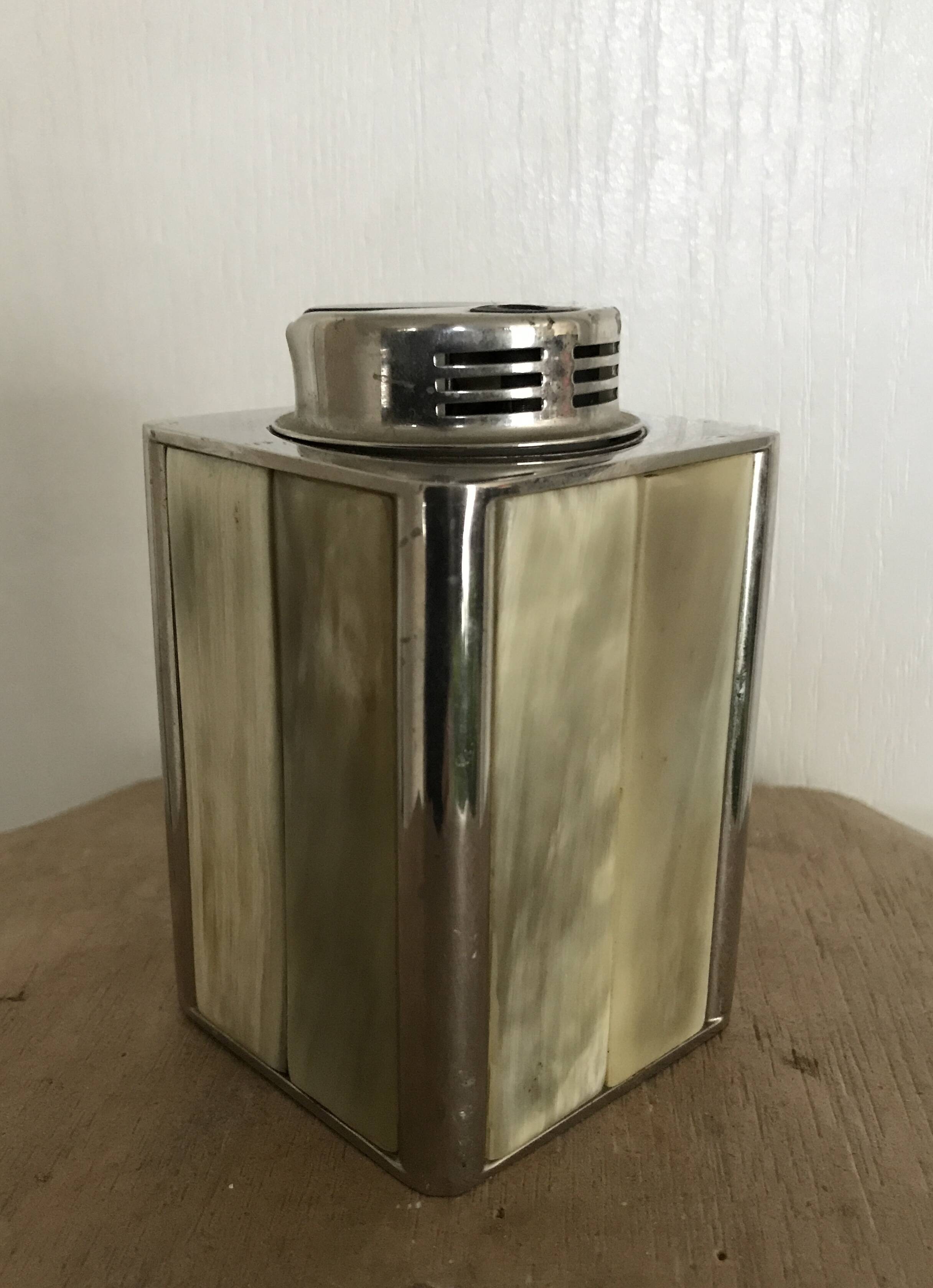 Large Vintage Collection TABLE LIGHTER in chrome-plated metal and horn