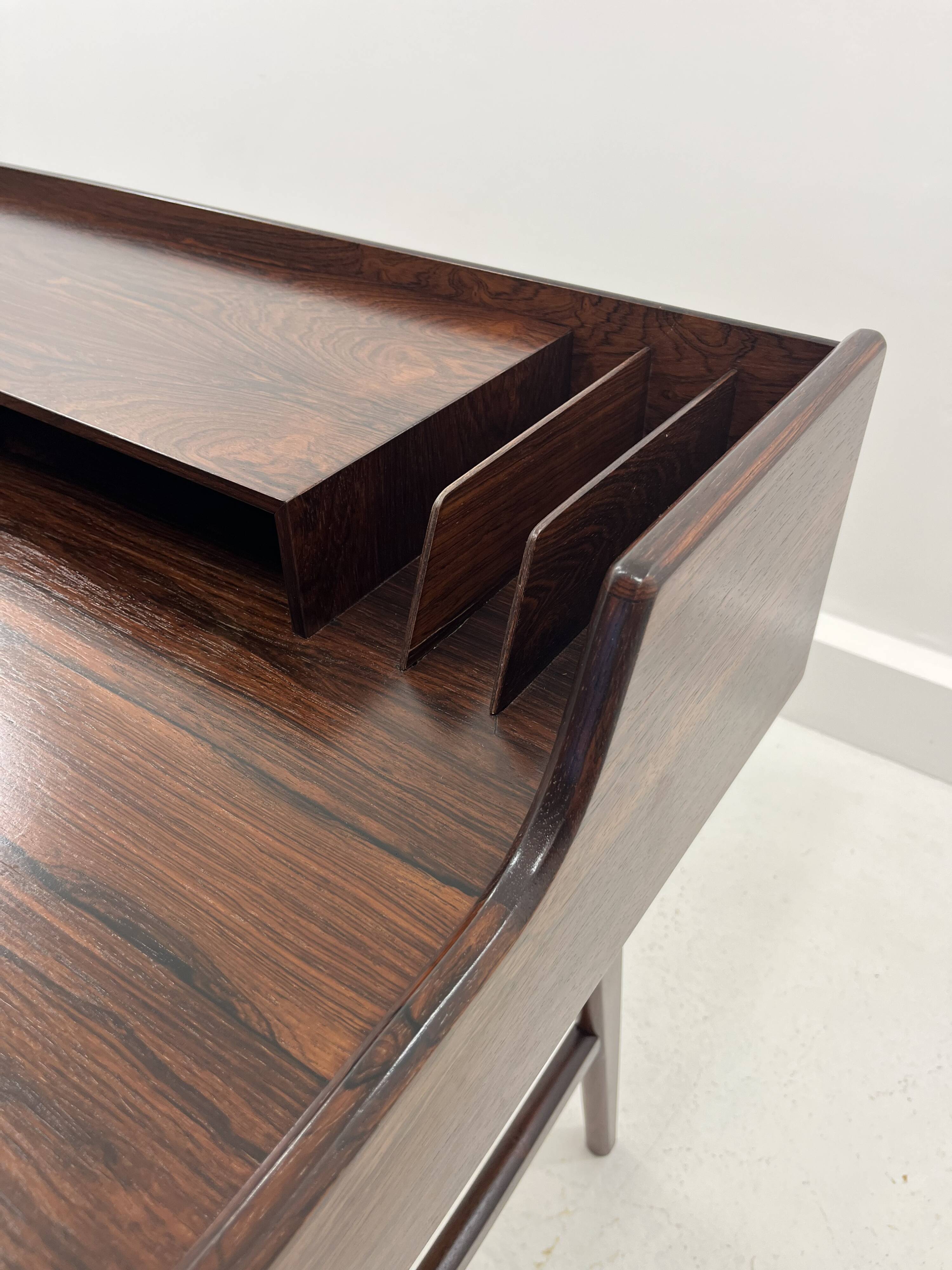 Bureau danois modèle 56 en palissandre par Arne Wahl Iversen pour Vinde Mobelfabrik