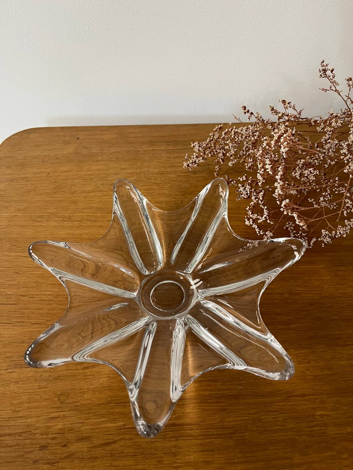 Crystal star or flower shaped empty pocket