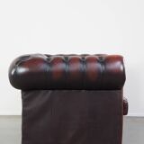 2.5-seater Chesterfield sofa in dark red flamed cowhide leather
