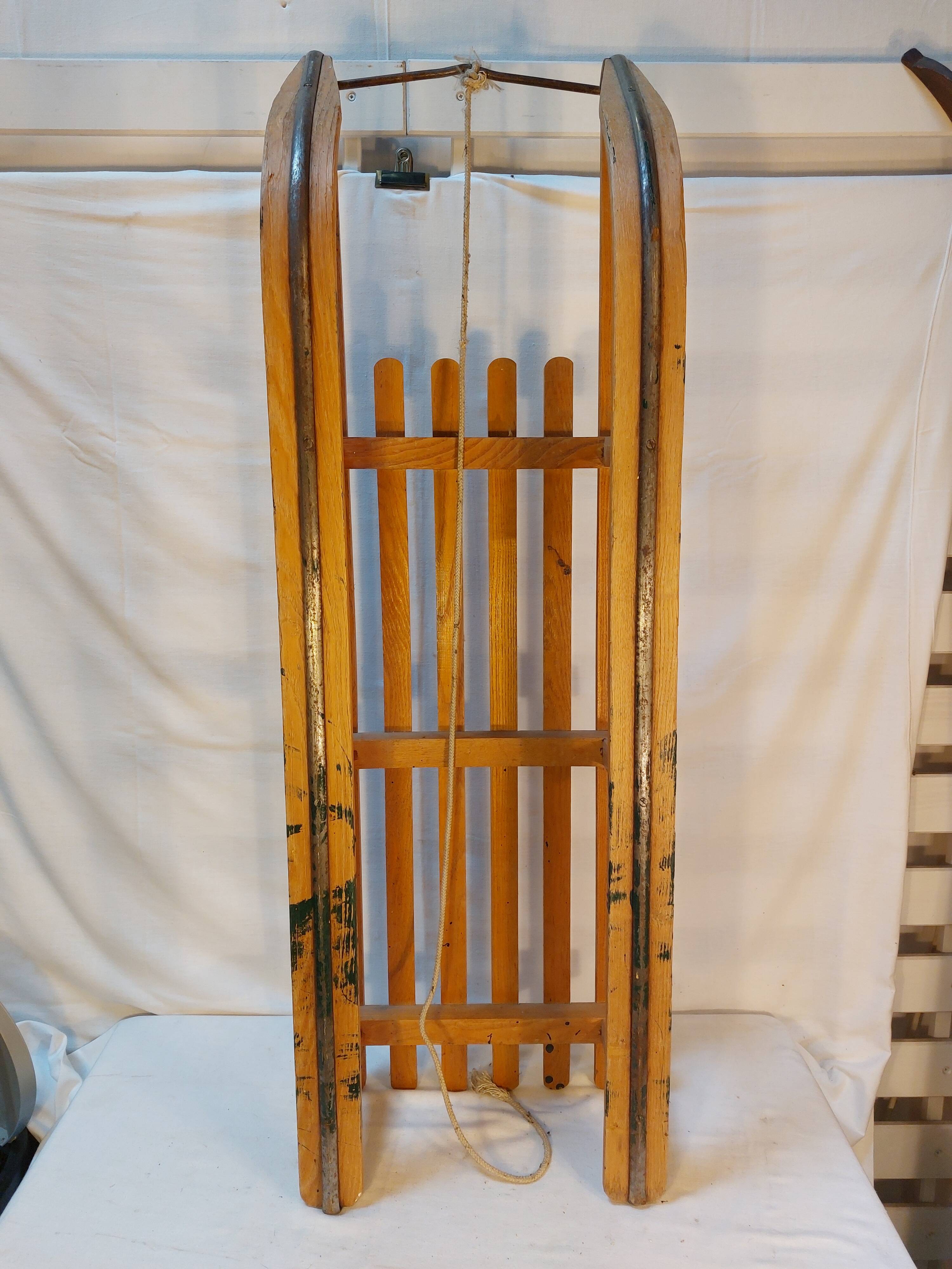 Vintage solid beech sled signed La Hutte - 110 cm