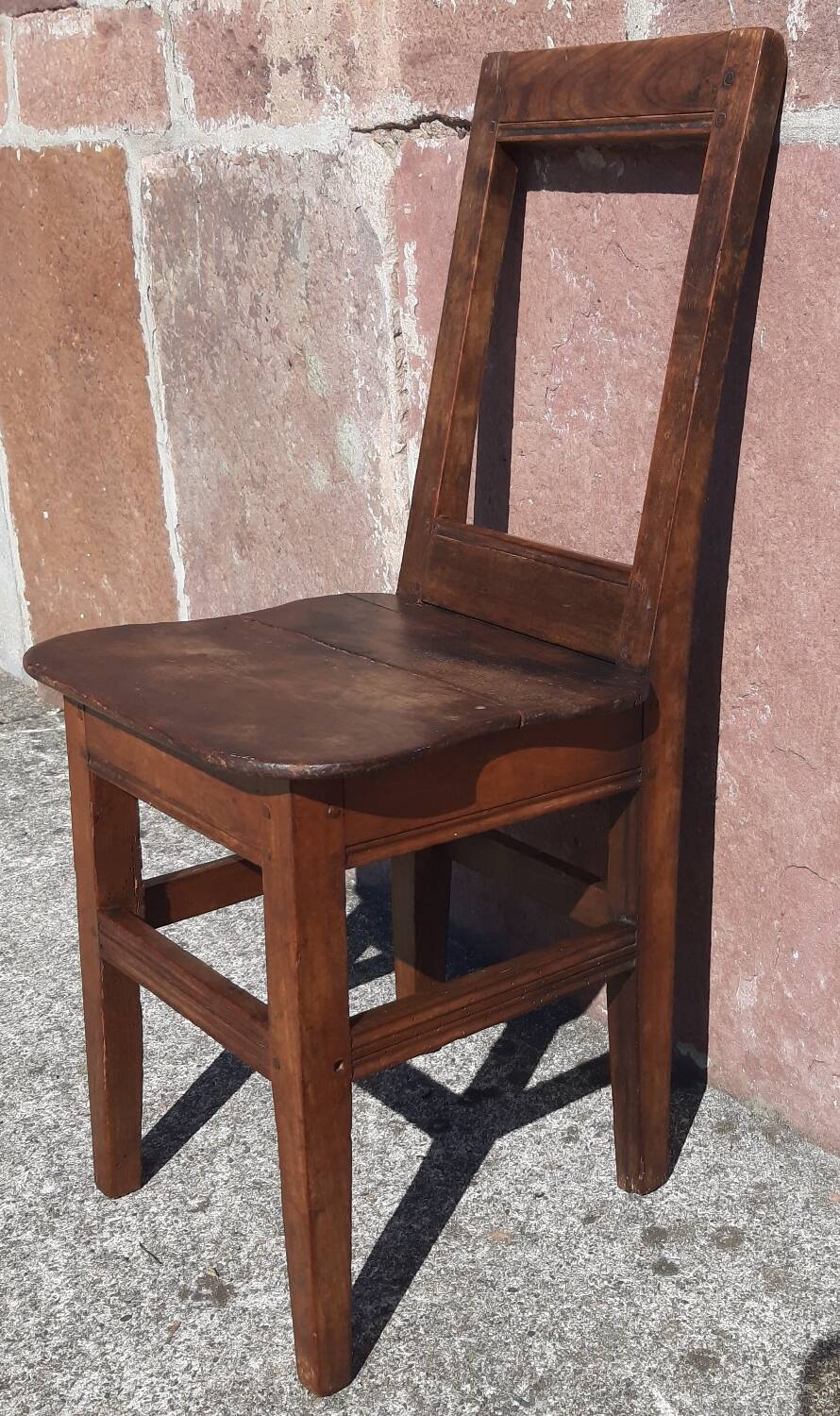 Lorraine chair in wood, 18th century.