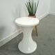 Tabouret en plastique blanc table à plantes vintage
