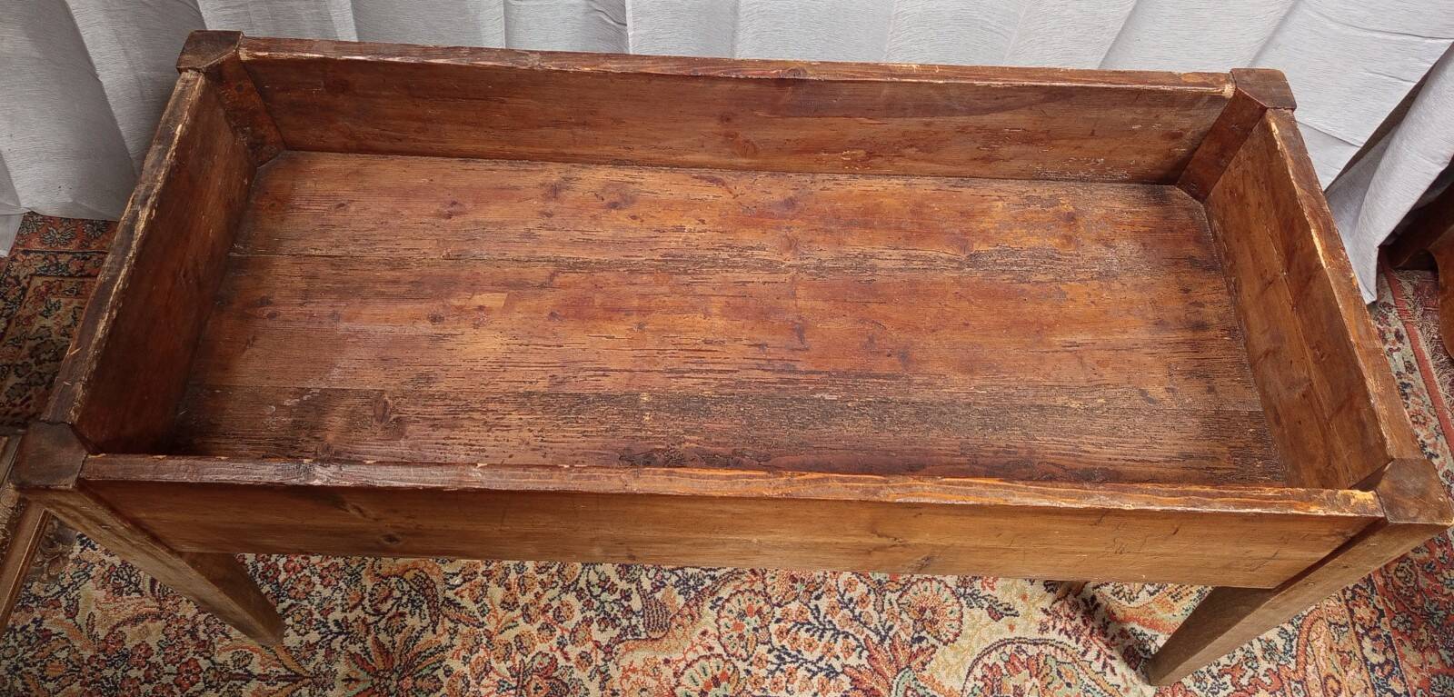 Table with a kneading trough in beech from the 19th century.