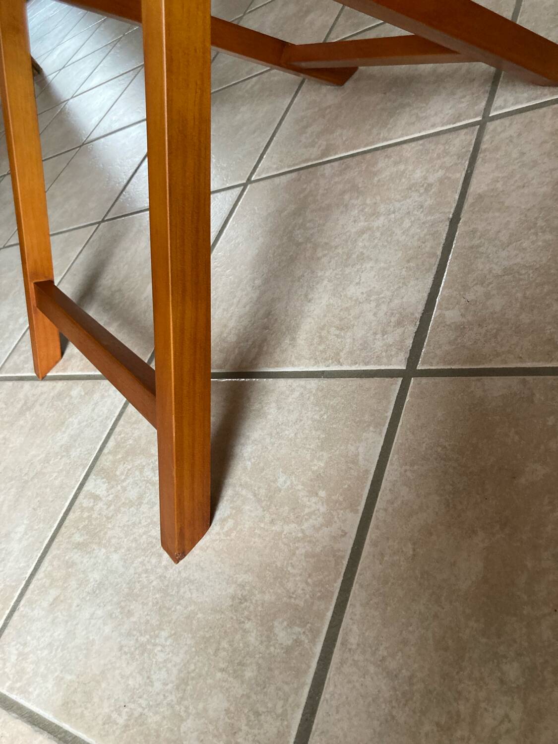 Removable wooden tray with folding legs
