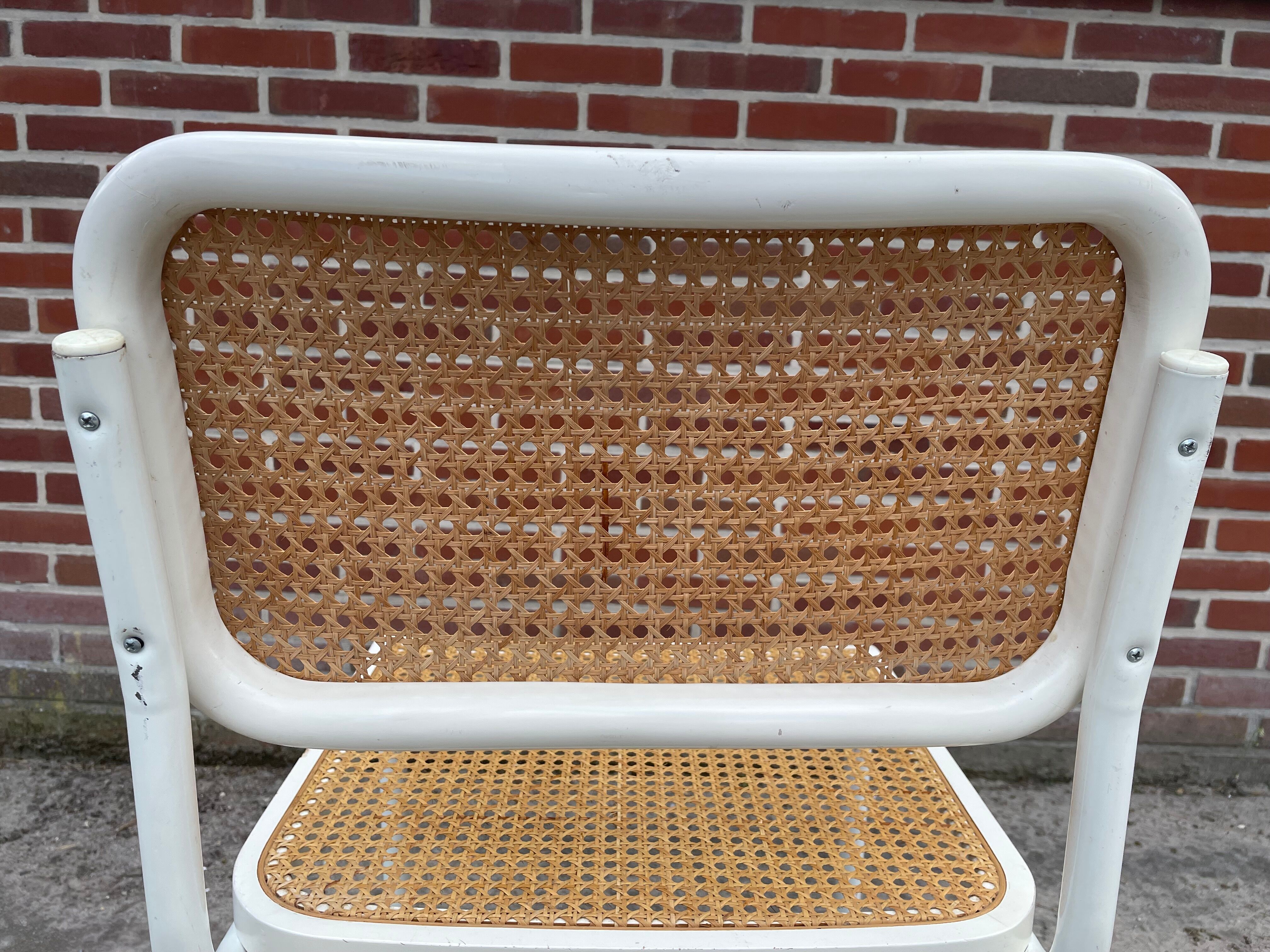 Set of 4 Cesca b32 model chairs in white