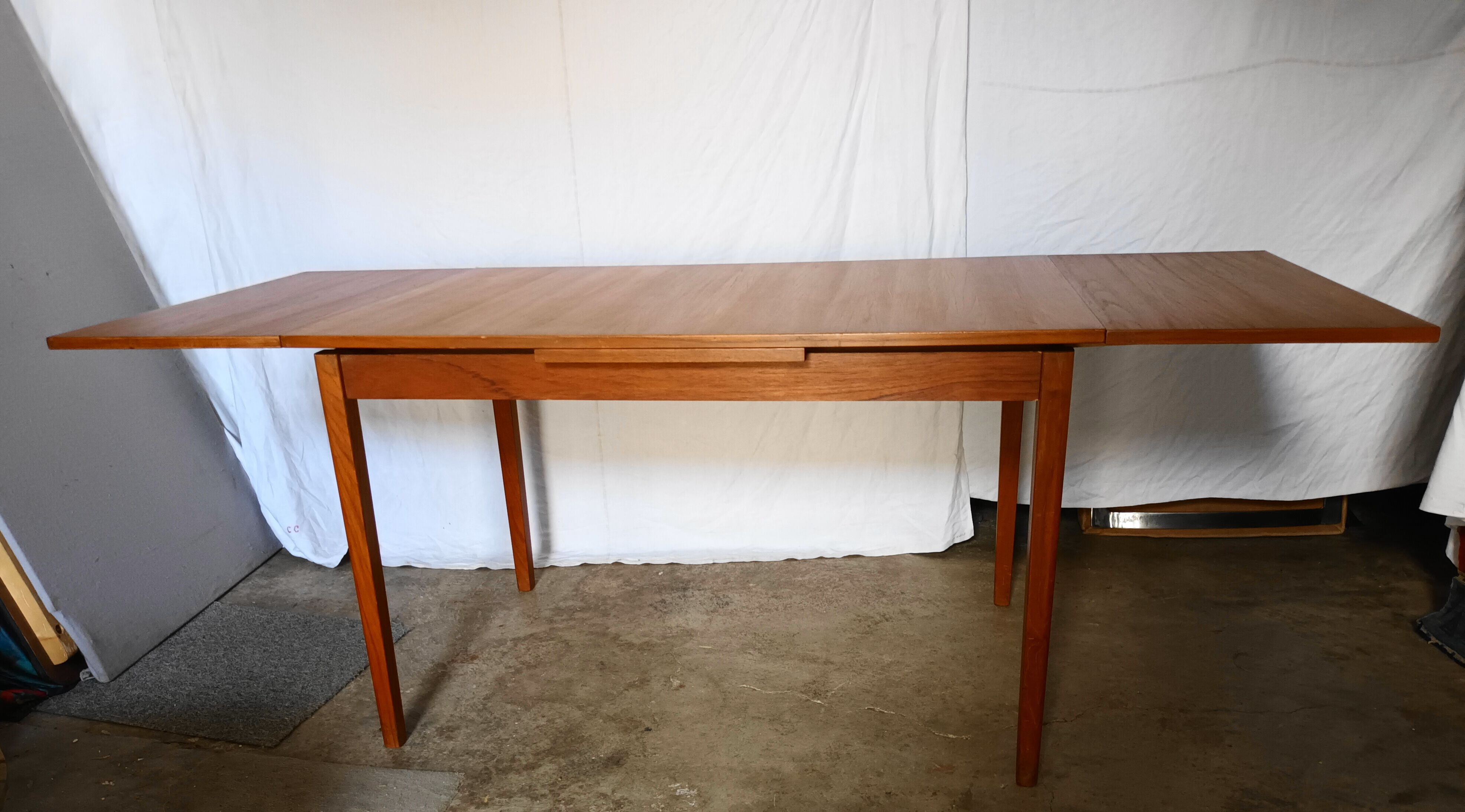 Scandinavian teak extension table from the 60s