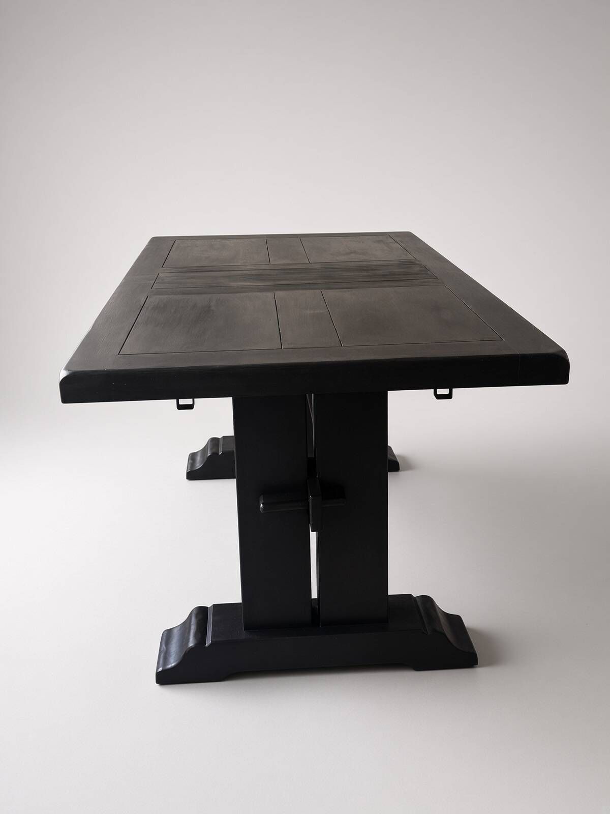Wooden table with a black patina and two extensions – 180 to 260 cm