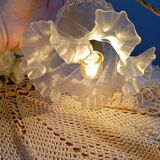 Frilly molded glass tulip walking lamp